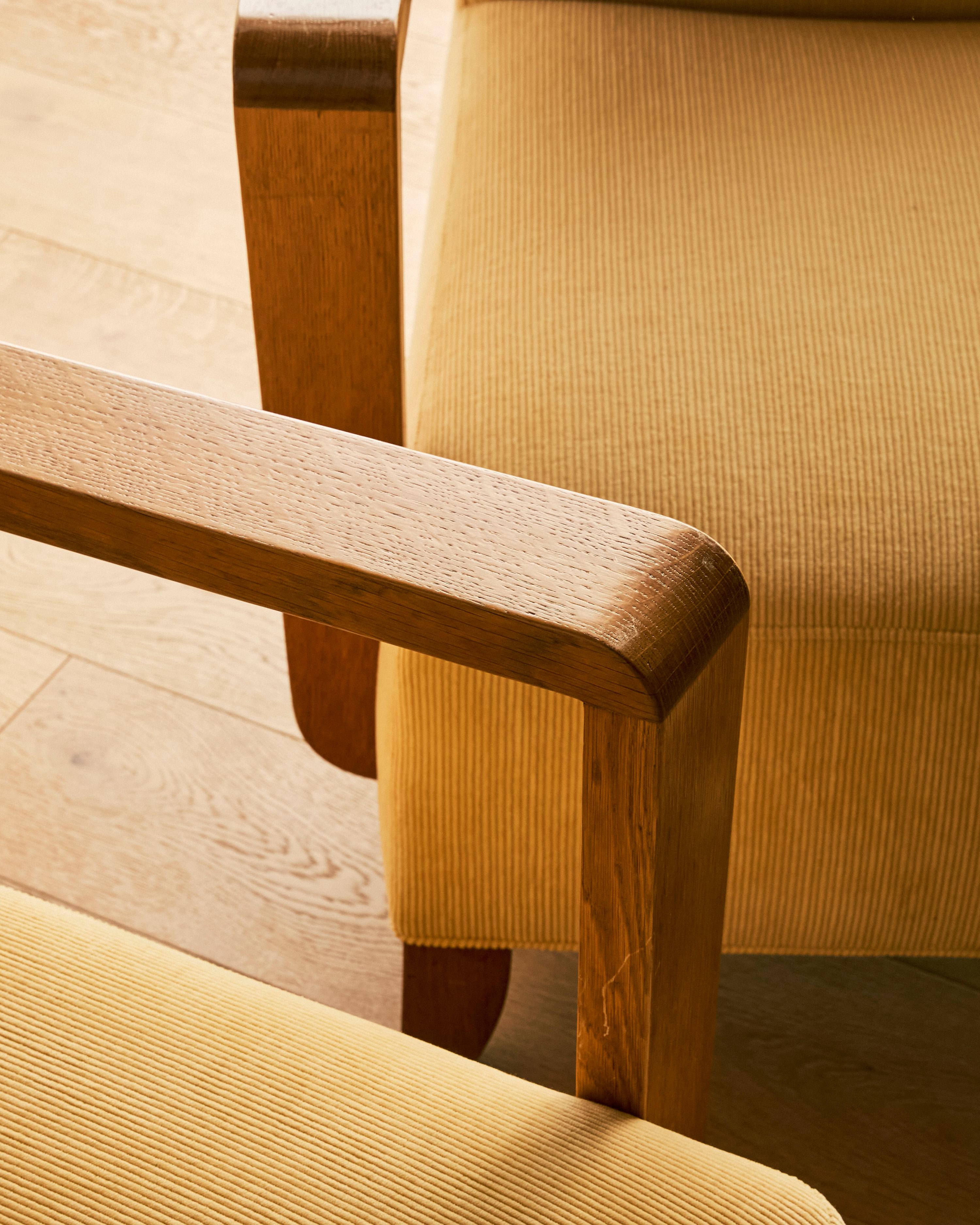 Paire de fauteuils club français à accoudoirs ouverts Dominique c. 1940's en vente 1