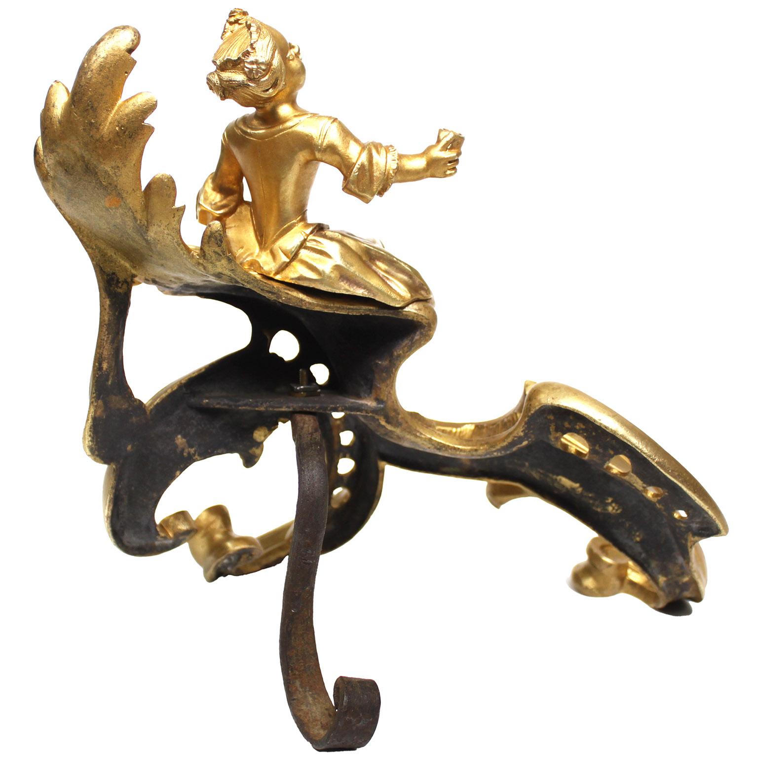 Paire d'andirons Chenets en bronze doré de style Louis XV du début du 19ème siècle en vente 4