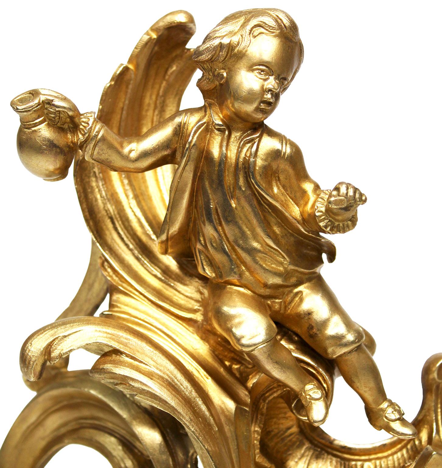 Moulage Paire d'andirons Chenets en bronze doré de style Louis XV du début du 19ème siècle en vente
