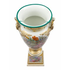 Paar französische Sèvres-Porzellanvasen im Louis-XVI-Stil des frühen 19. Jahrhunderts