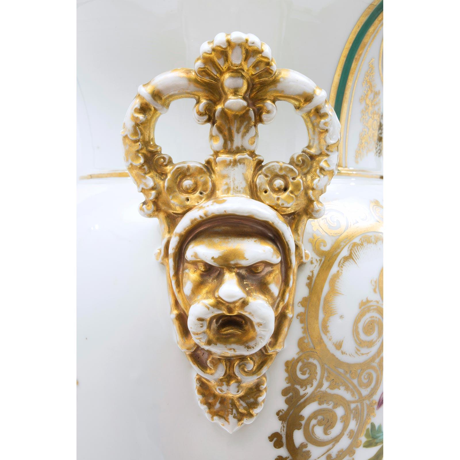 Paire de vases en porcelaine de Sèvres de style Louis XVI du début du XIXe siècle français en vente 1