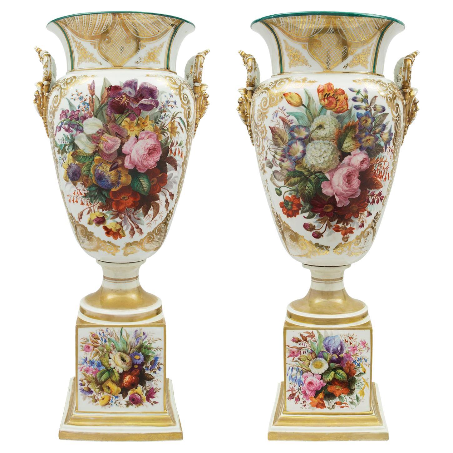 Paire de vases en porcelaine de Sèvres de style Louis XVI du début du XIXe siècle français
