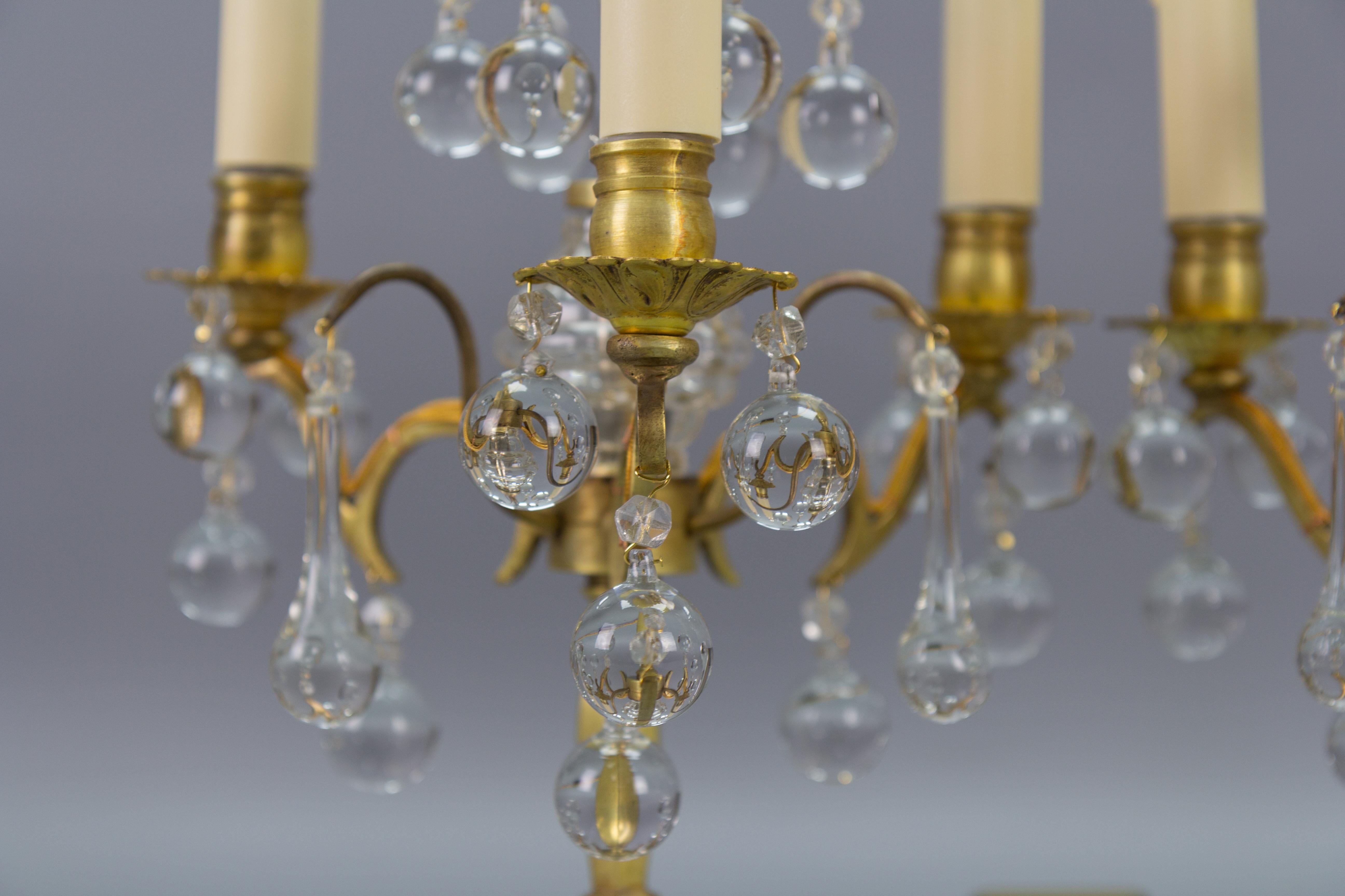 Pair of French Early 20th Century Brass and Crystal Girandoles Table Lamps In Good Condition For Sale In Barntrup, DE