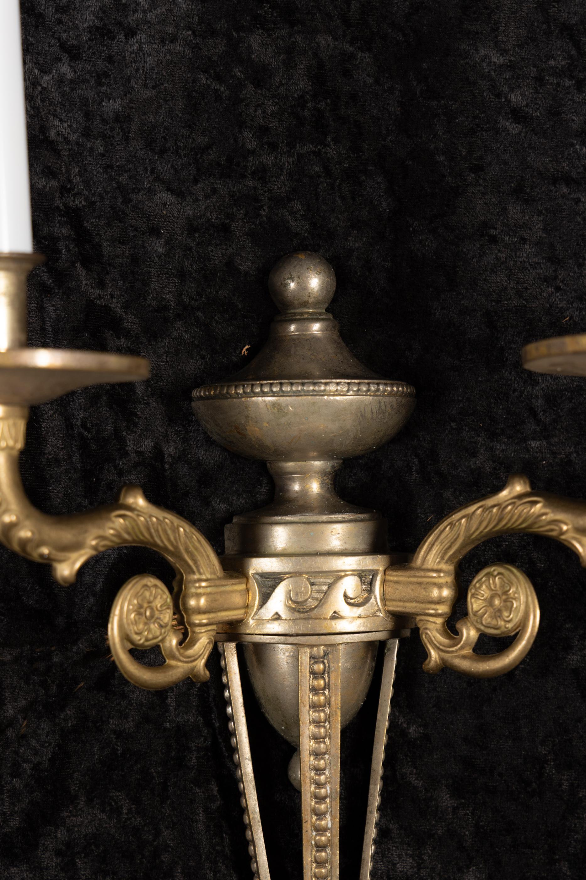 Pair of French Early 20th Century Two Tone Sconces en Bueno estado para la venta en New Orleans, LA