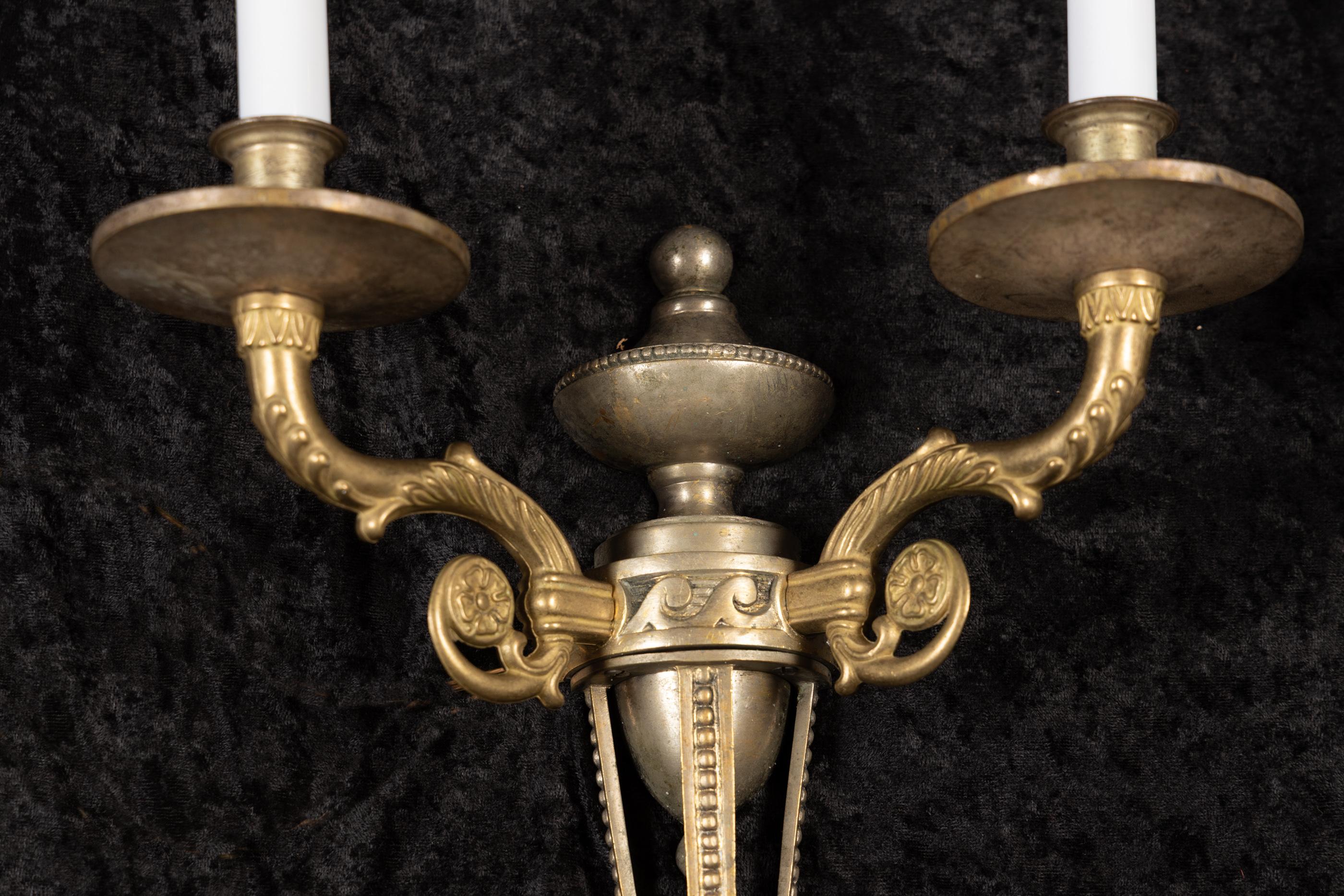 Pair of French Early 20th Century Two Tone Sconces siglo XX en venta
