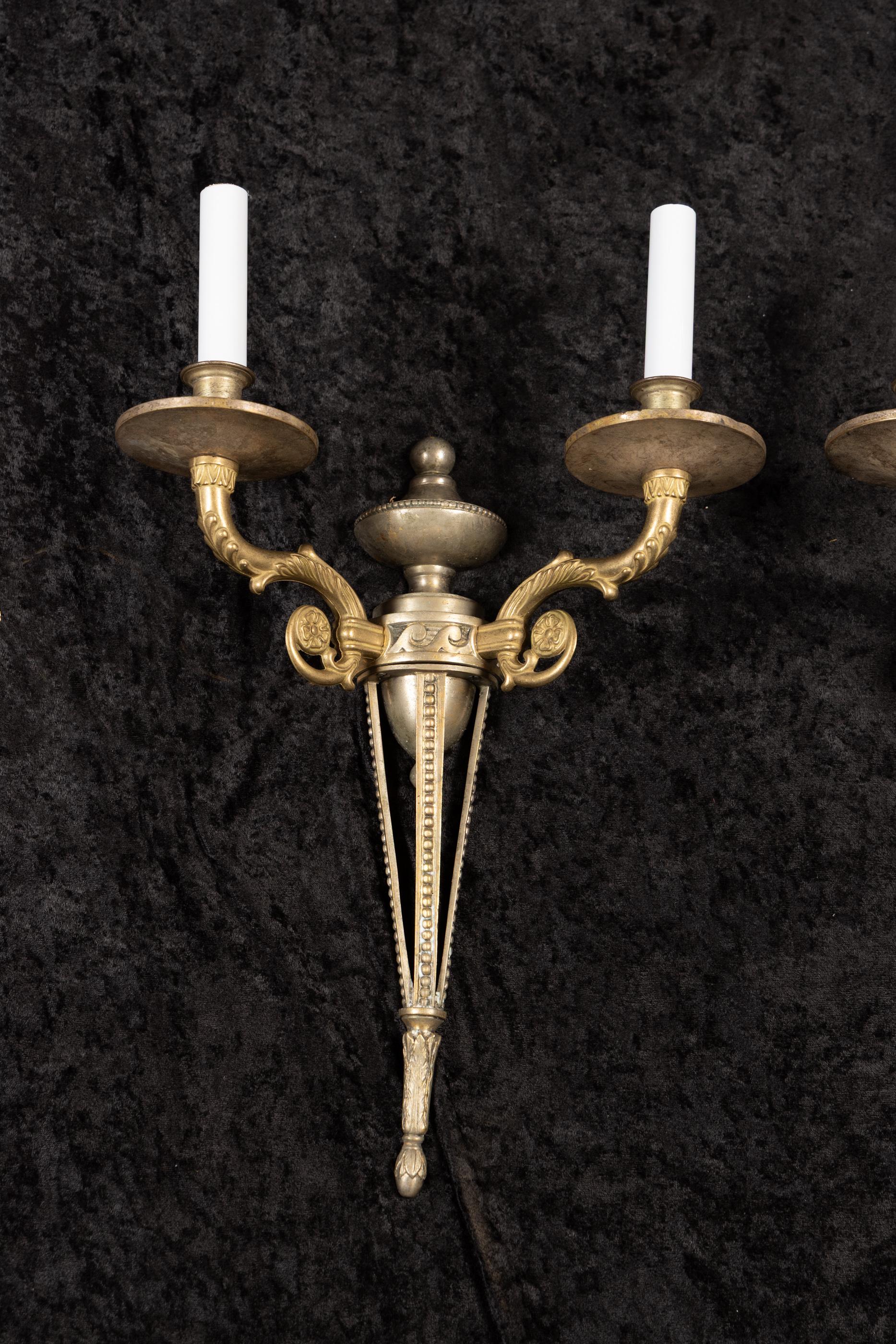 Pair of French Early 20th Century Two Tone Sconces en venta 2