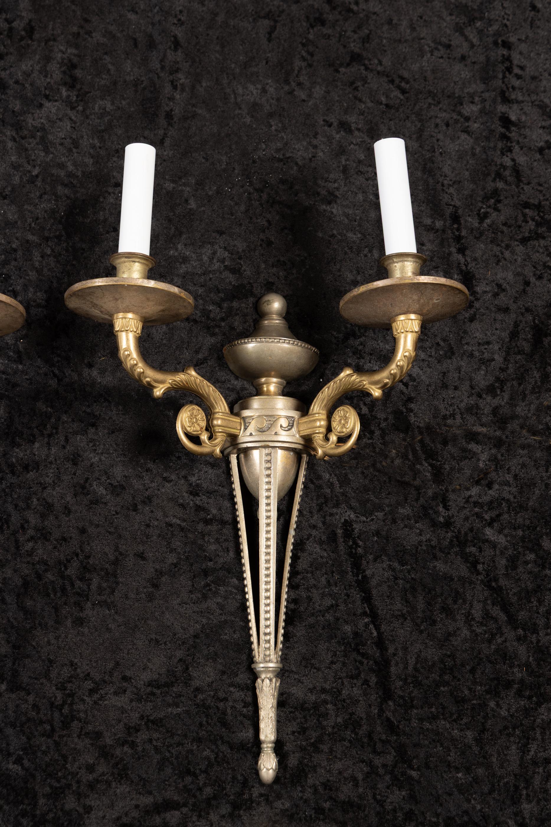 Pair of French Early 20th Century Two Tone Sconces en venta 3