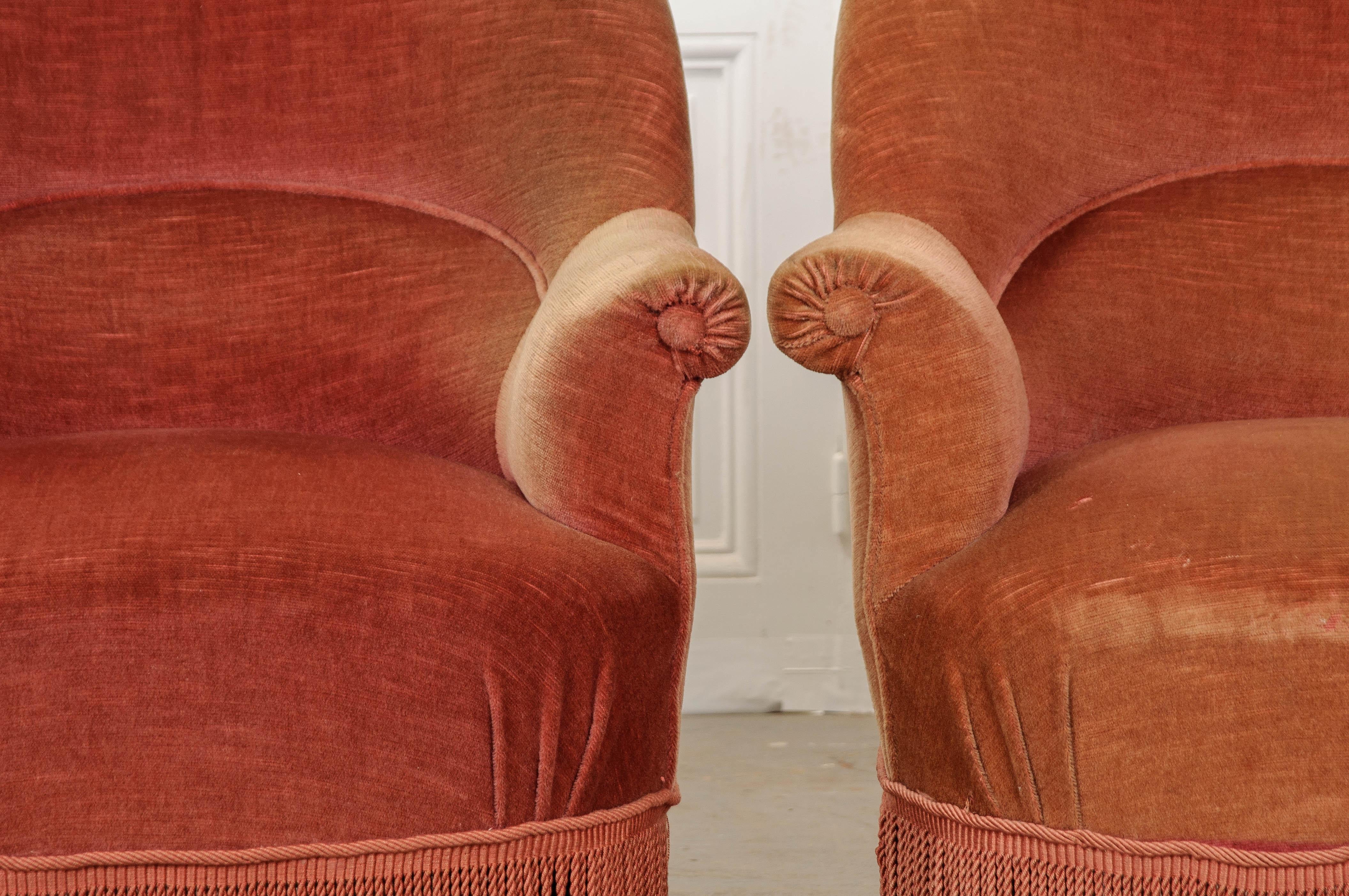 Pair of French Early 20th Century Upholstered Tub Chairs In Good Condition In Baton Rouge, LA