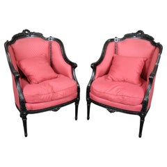 Paire de chaises Bergere en laque noire ébonisée de style Louis XVI 