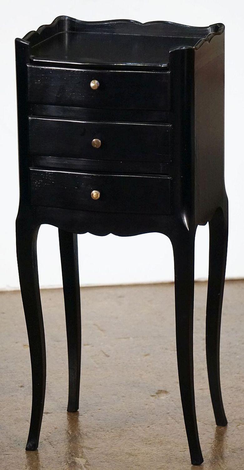 Pair of French Ebonized Black Night Stands or Bedside Tables with Cabriole Legs In Good Condition In Austin, TX