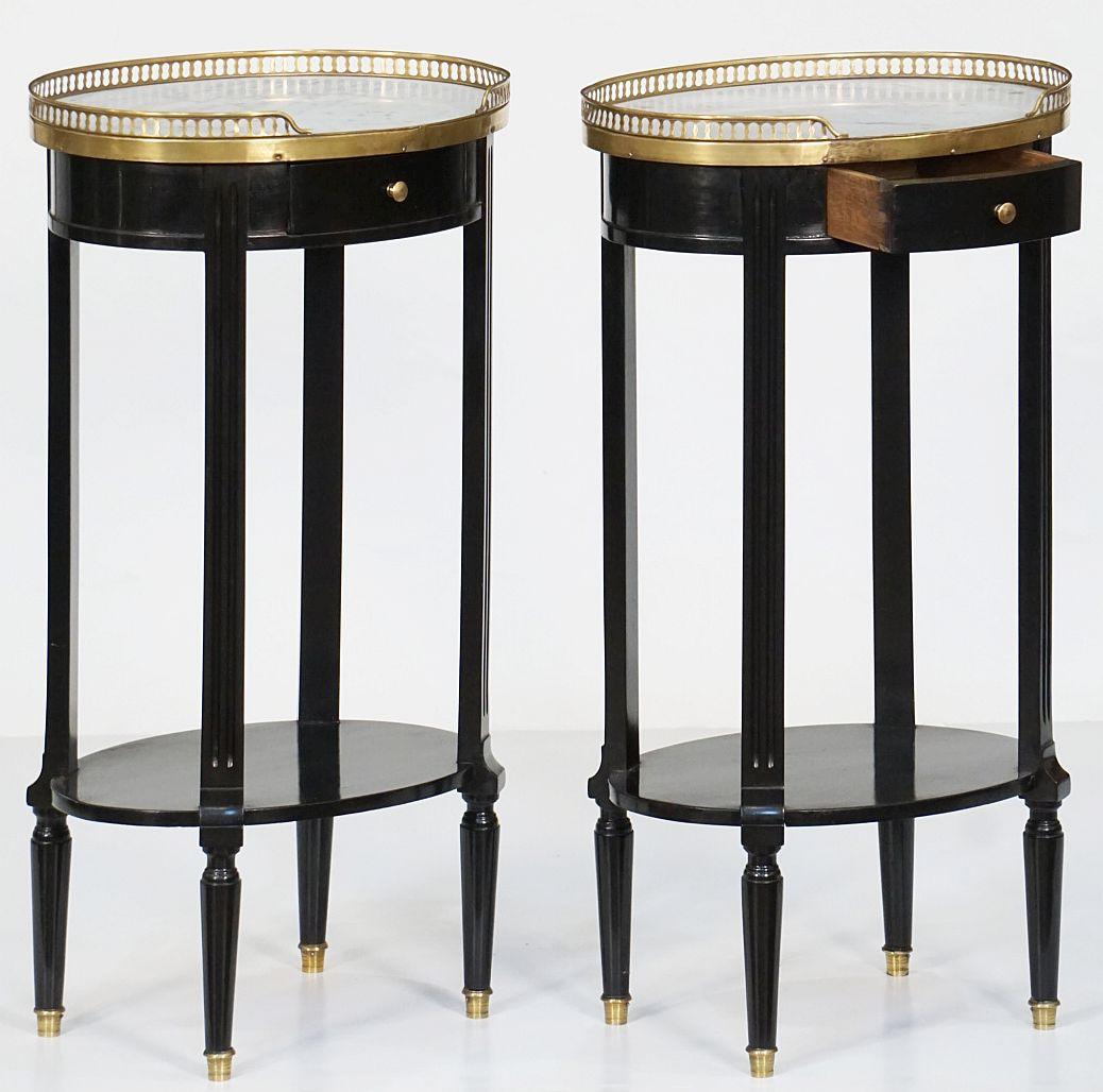 20th Century Pair of French Ebonized Oval Nightstands or Bedside Tables - Louis XVI Style For Sale
