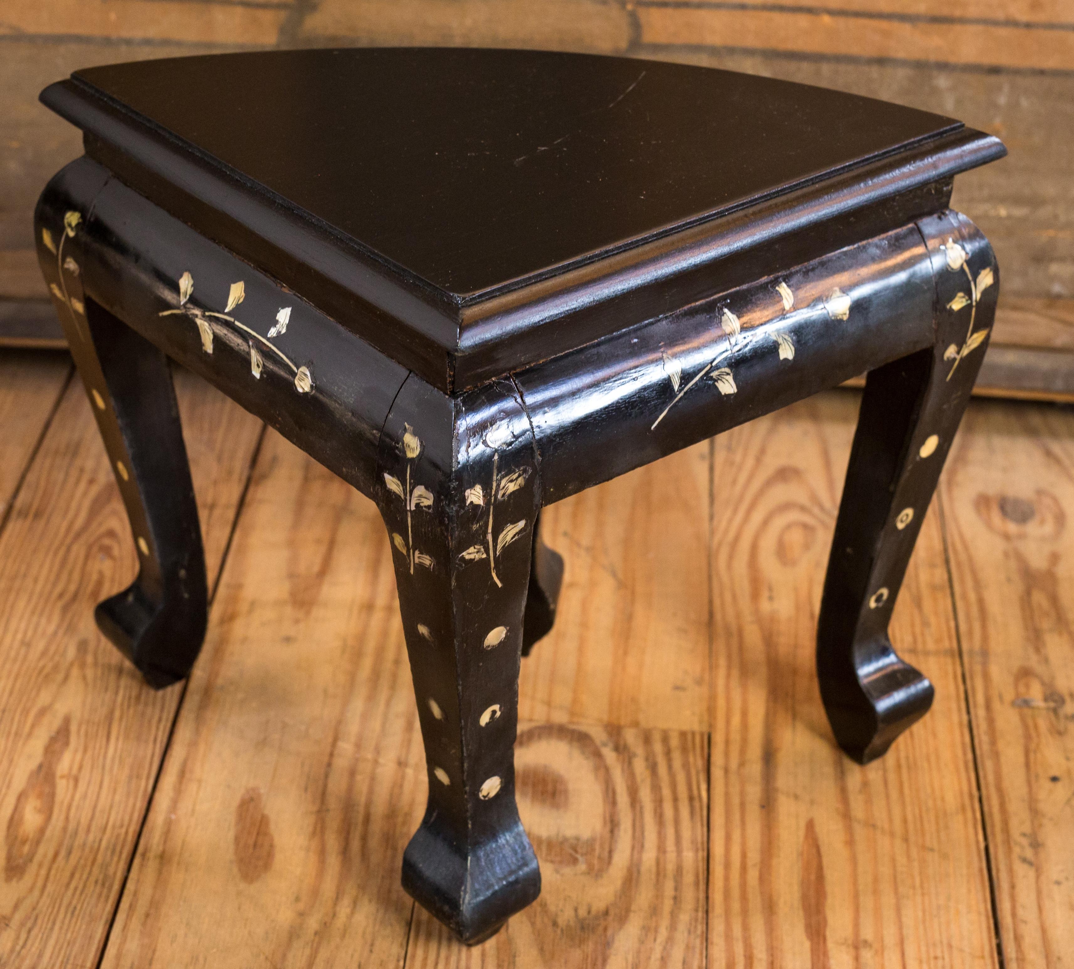 Pair of French ebonized stools (circa 1870-1890). Quarter-round shape tops raised upon cabriole legs.