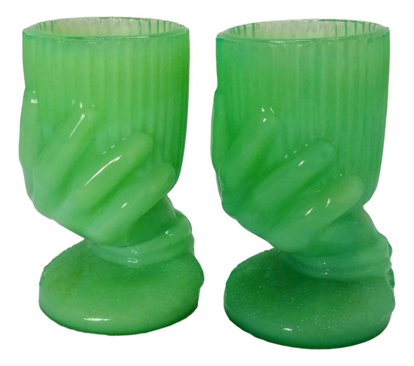 Pair of egg cups in jade glass, Portieux Vallerysthal production, France, 1950s

They measure 9 cm in height by 5 cm in diameter, in excellent storage conditions.