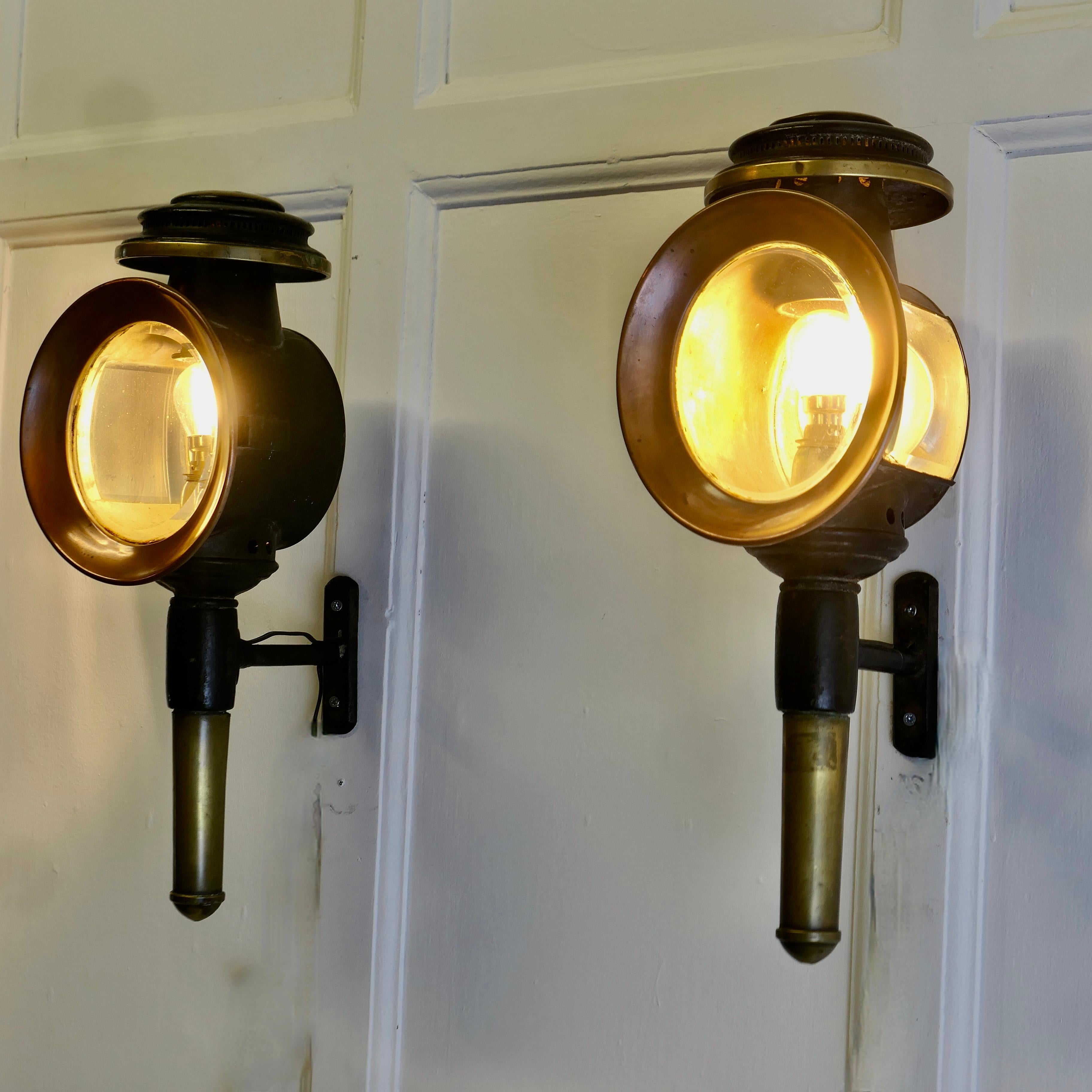 Paire de lampes d'attelage électrifiées françaises, lanternes murales  2 jolies pièces Bon état - En vente à Godshill, Isle of Wight