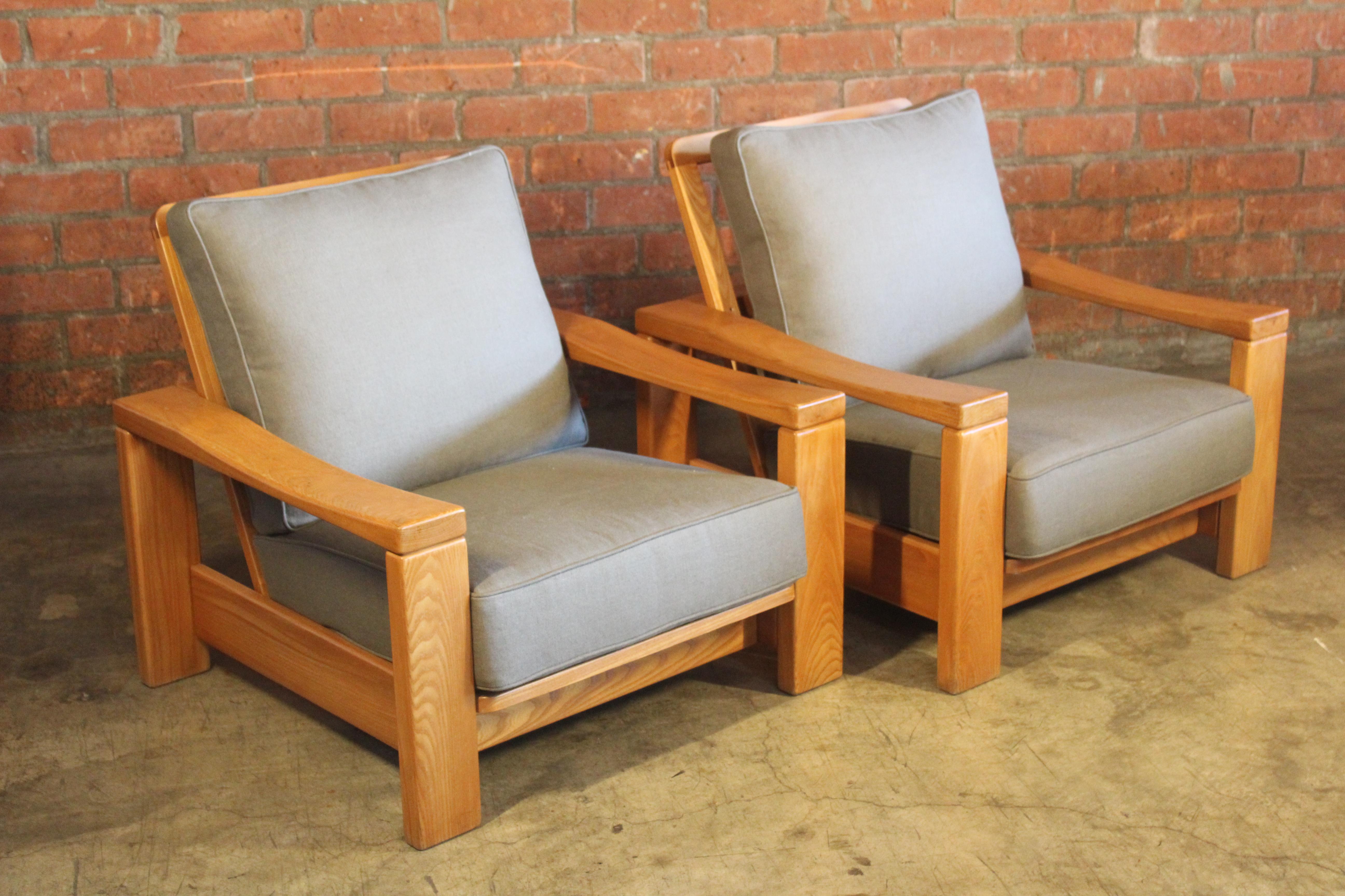 Mid-Century Modern Pair of French Elm Wood Lounge Chairs, 1970s