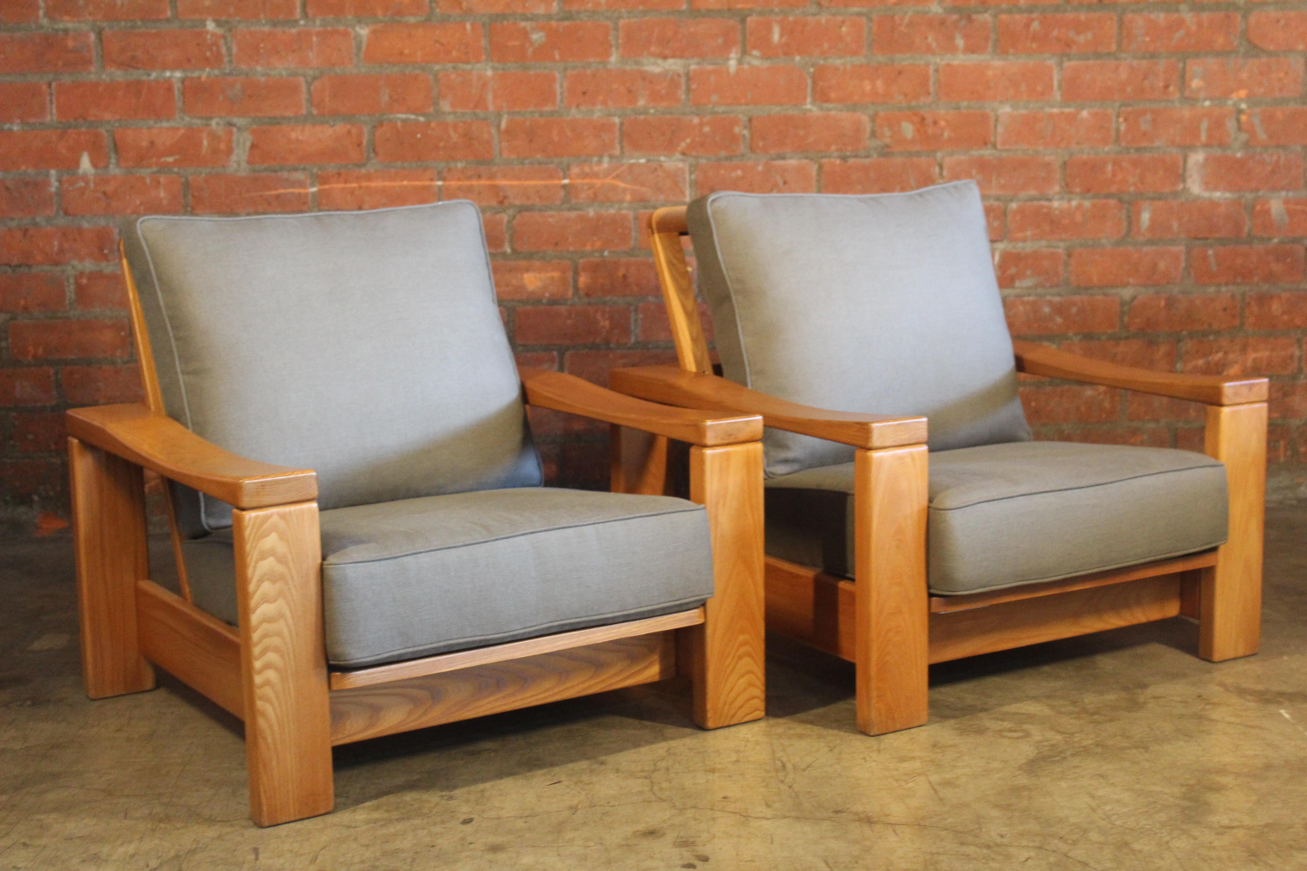 Pair of French Elm Wood Lounge Chairs, 1970s In Good Condition In Los Angeles, CA