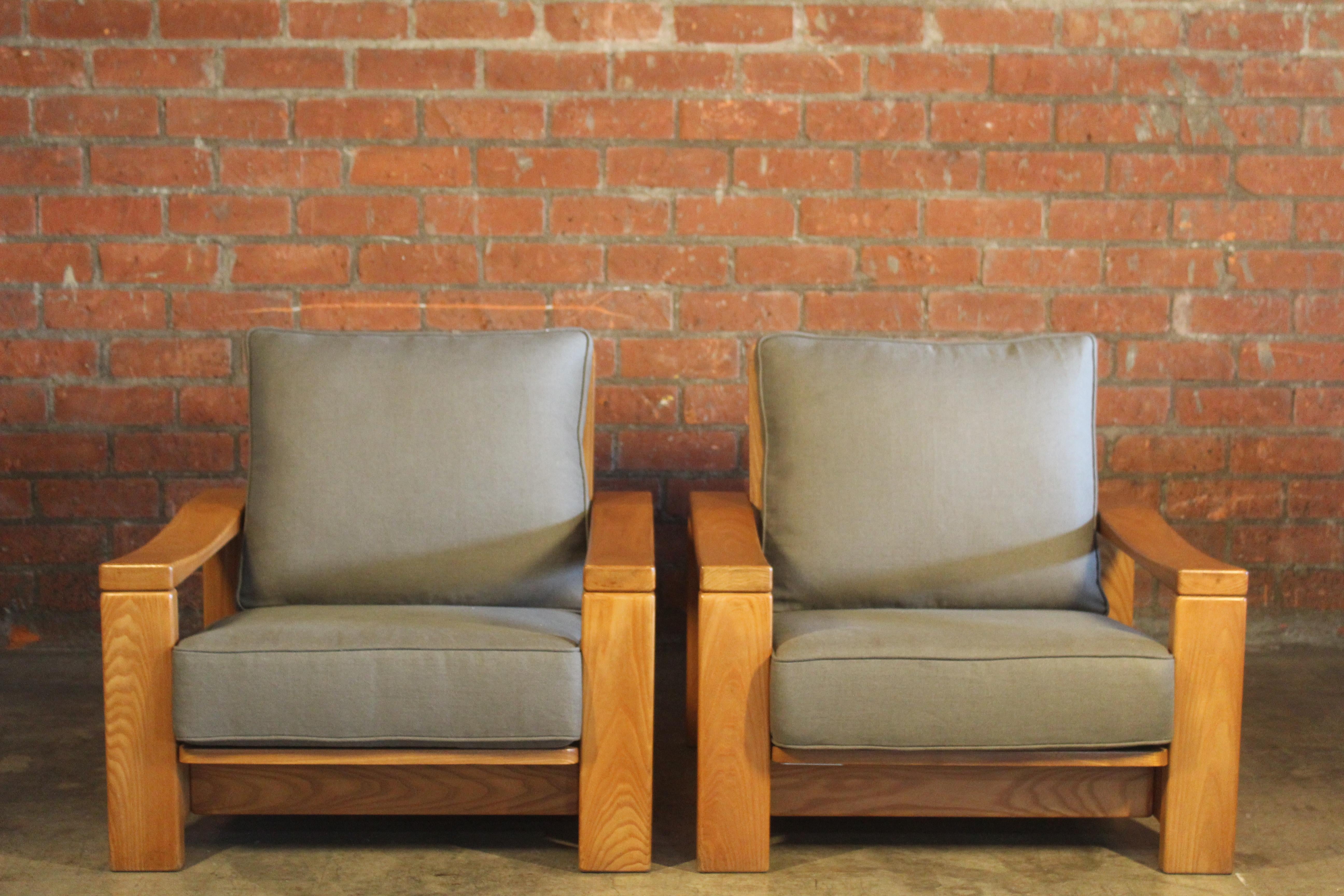 Linen Pair of French Elm Wood Lounge Chairs, 1970s