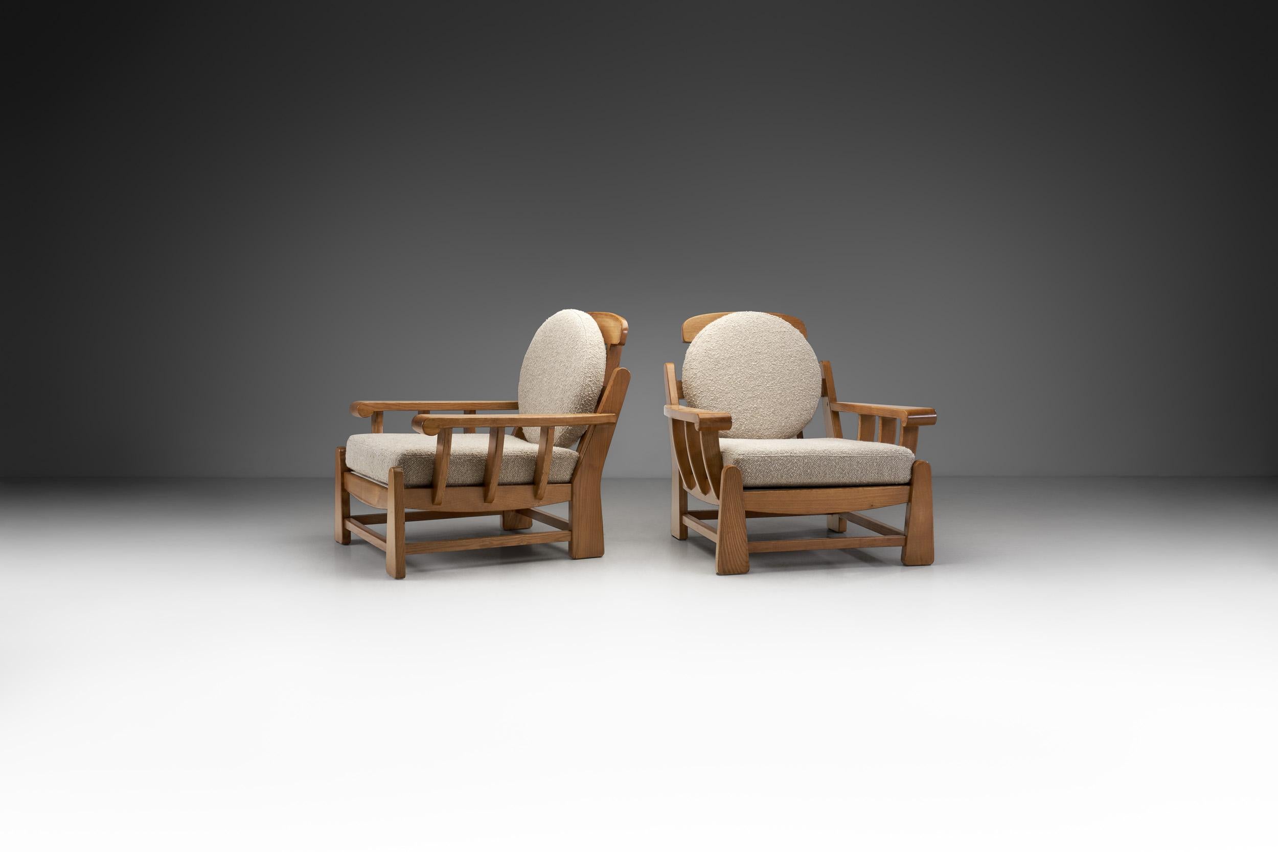 Français Paire de chaises longues en bois d'orme fran�çais par Maison Regain, France 1970 en vente