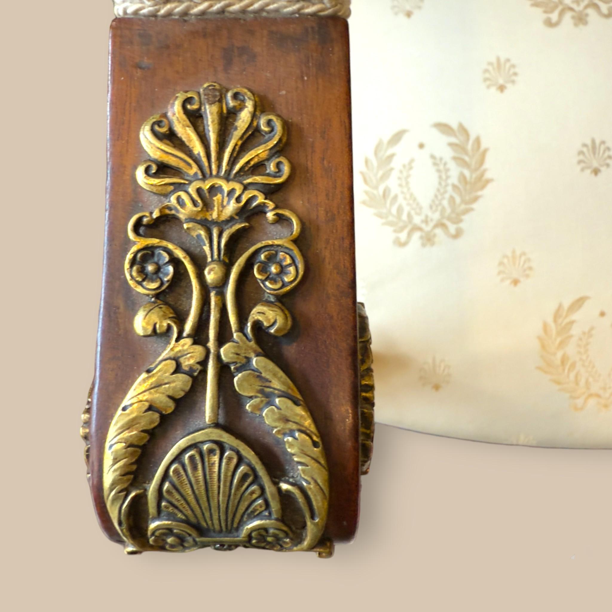 Paire de fauteuils Empire français avec montures en bronze doré, vers 1810 en vente 5