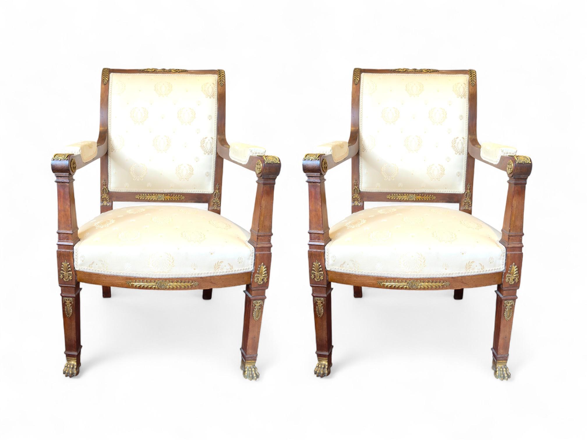 Paire de fauteuils Empire français avec montures en bronze doré, vers 1810 en vente 10