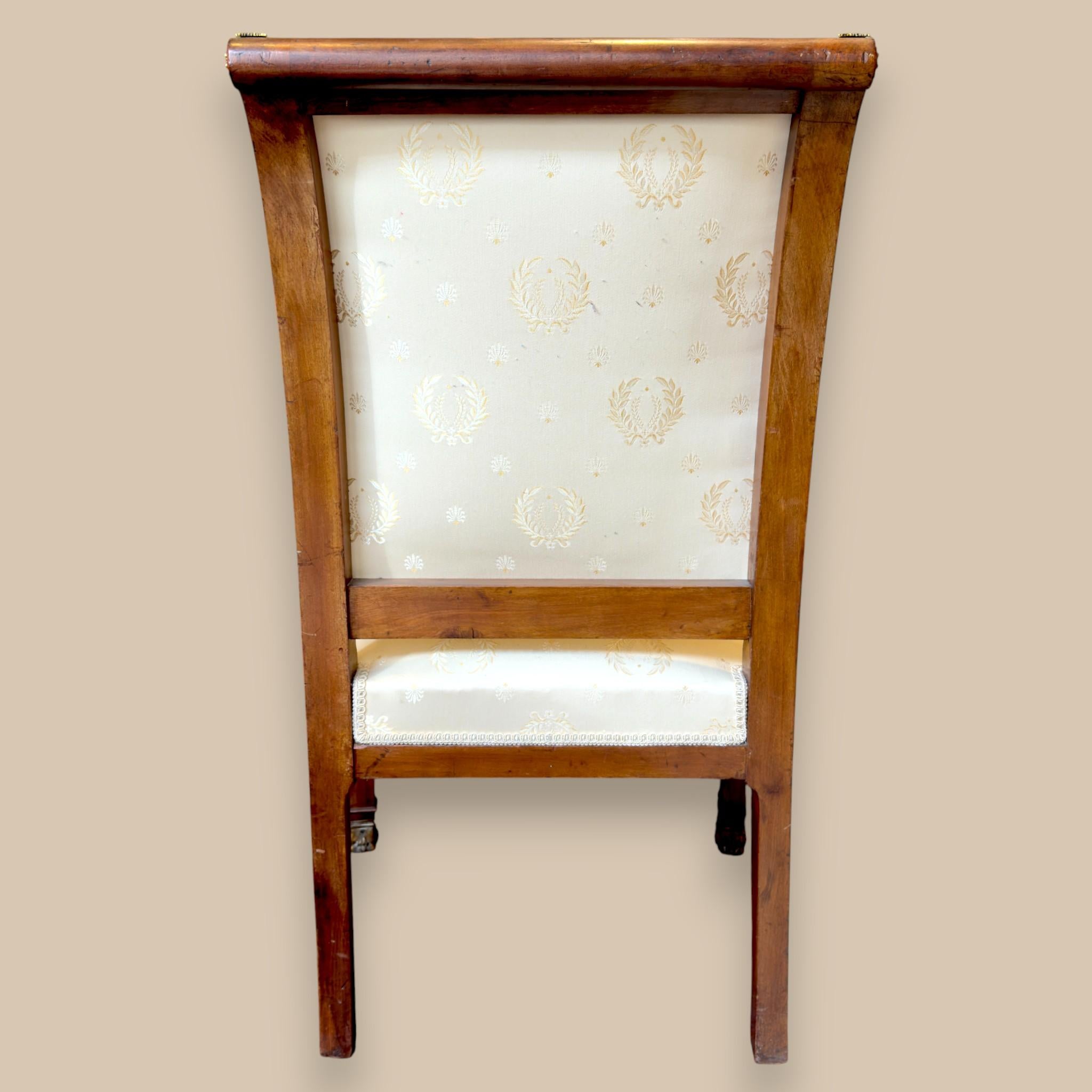 XIXe siècle Paire de fauteuils Empire français avec montures en bronze doré, vers 1810 en vente