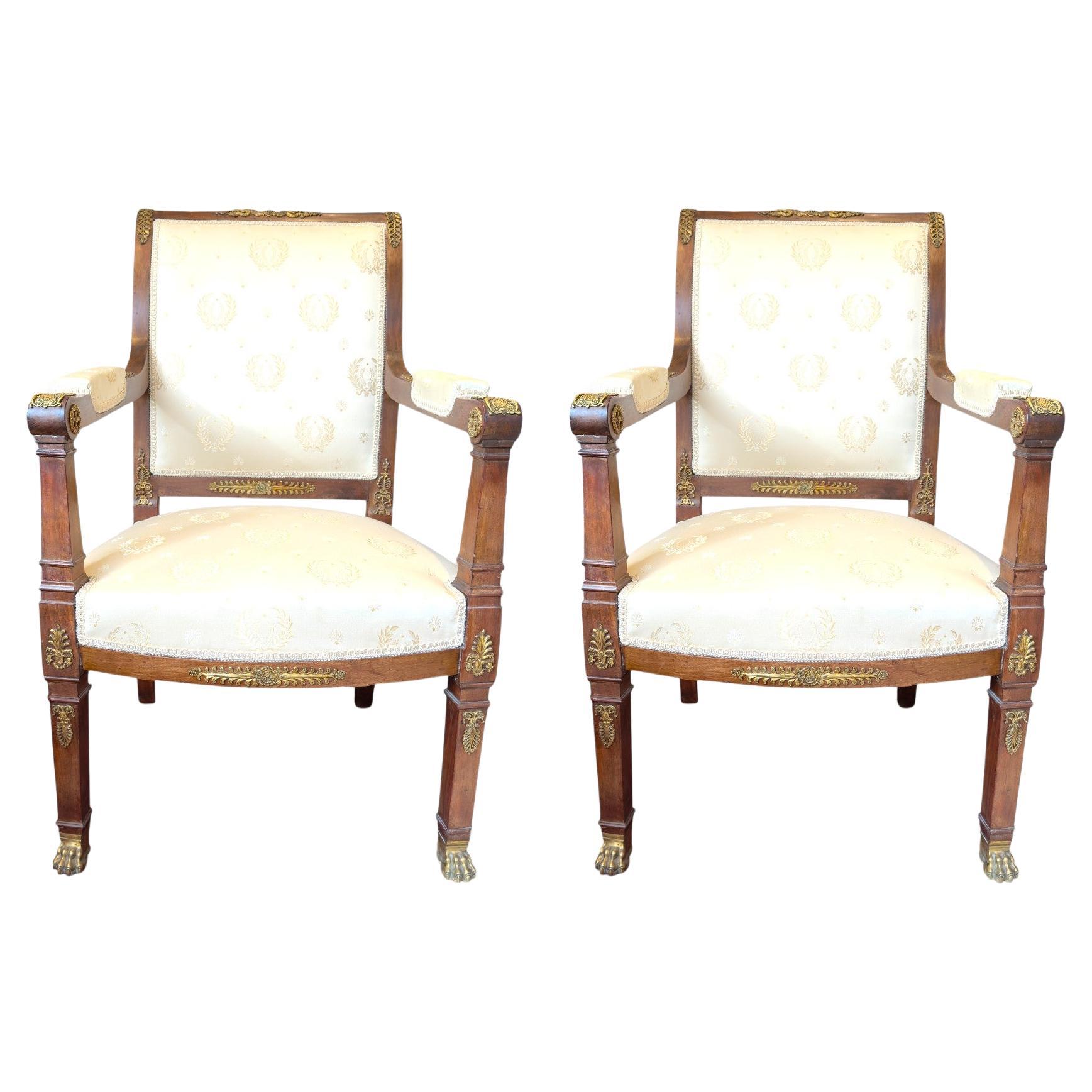 Paire de fauteuils Empire français avec montures en bronze doré, vers 1810