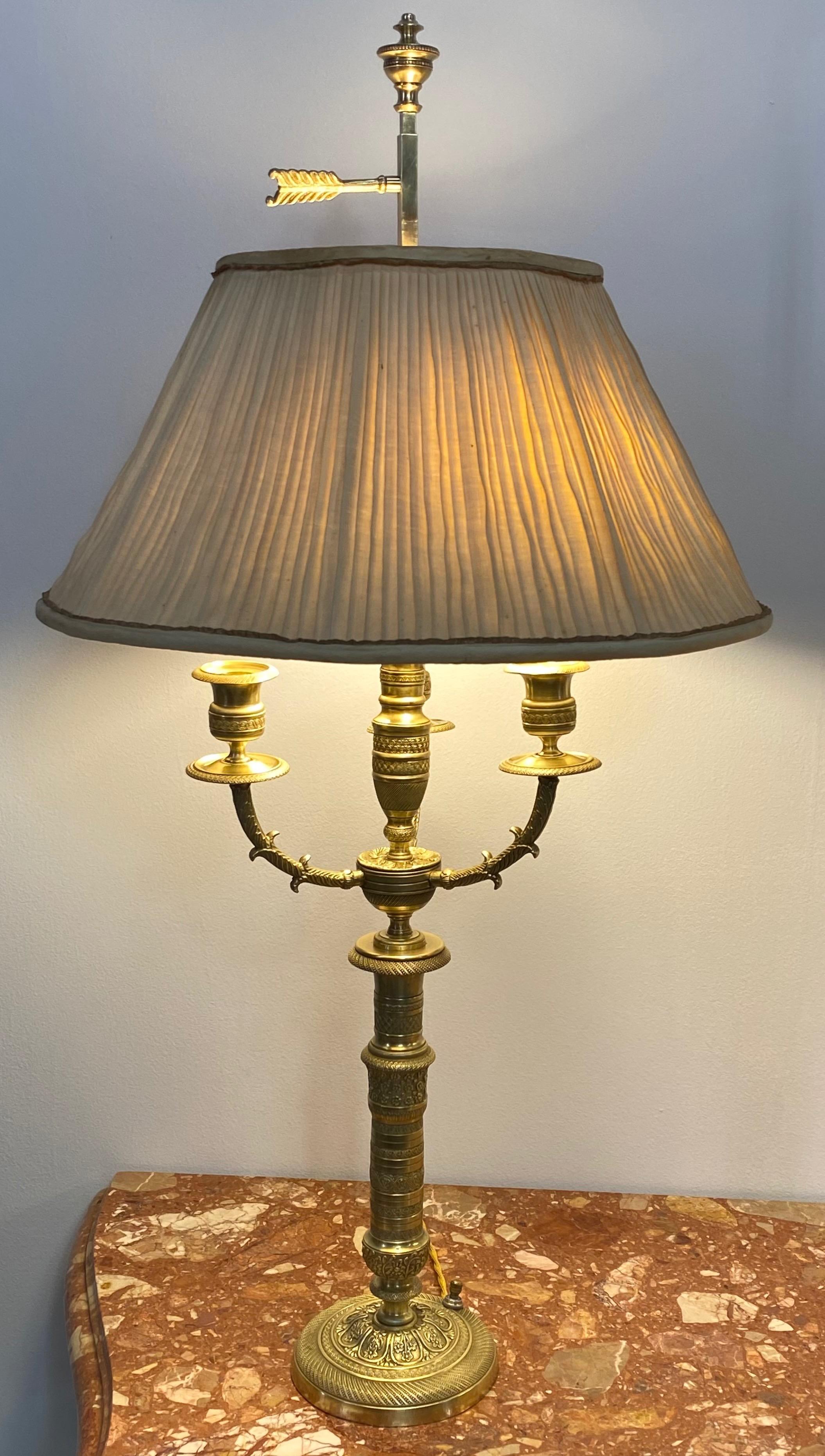 Paar französische Empire-Messing-Kandelaberlampen, 19. Jahrhundert im Zustand „Gut“ im Angebot in San Francisco, CA