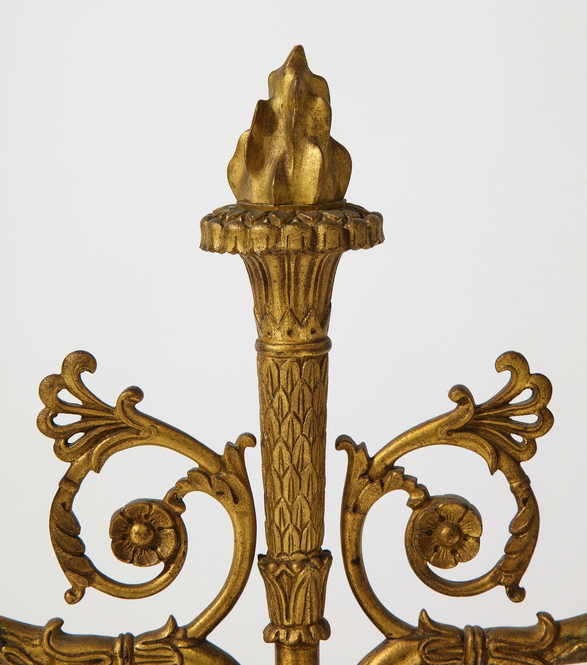 Zwei französische Empire-Bronze-Kandelaber mit zwei Armen im Angebot 6