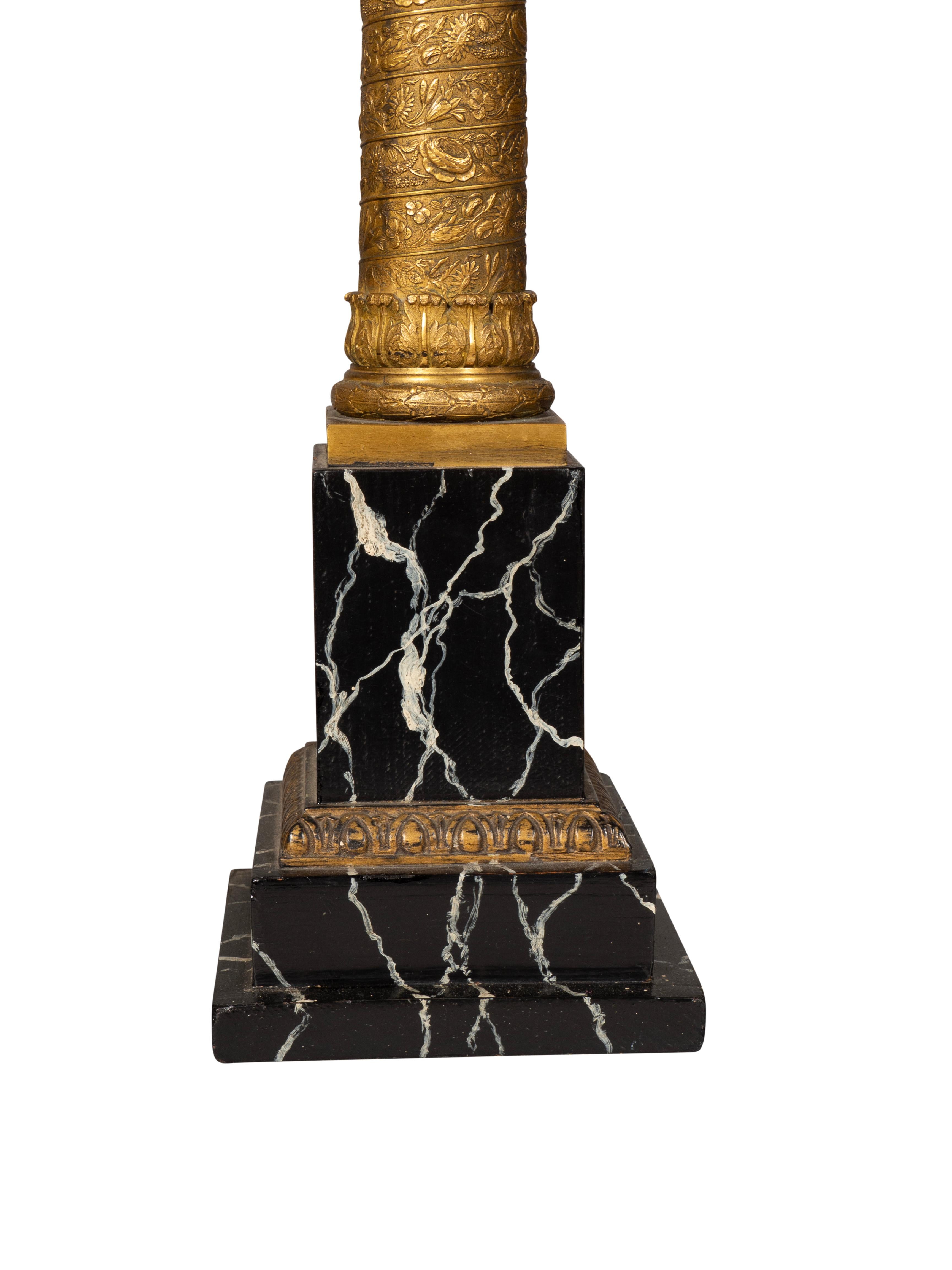 Pareja De Lámparas De Mesa Imperio Francés De Bronce Y Mármol De Imitación en venta 1