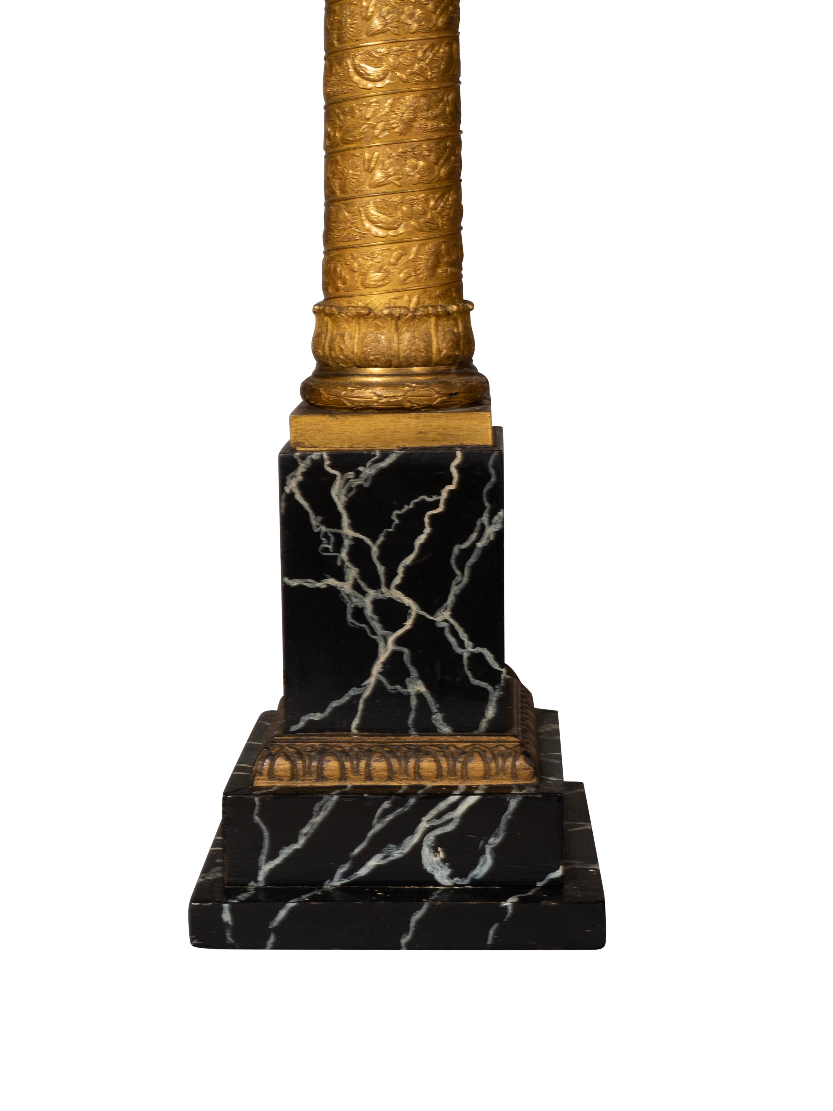 Pareja De Lámparas De Mesa Imperio Francés De Bronce Y Mármol De Imitación en venta 2