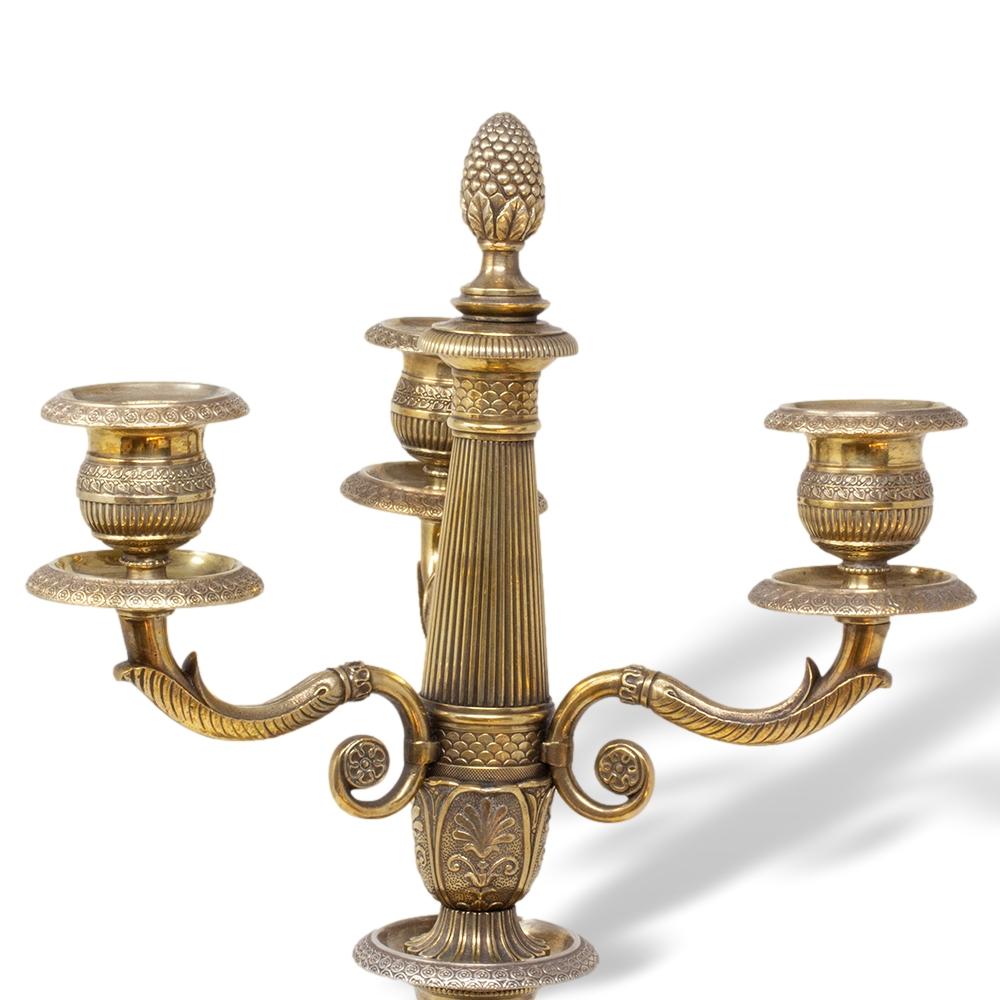 Paar französische Empire-Kronleuchter aus Bronze und vergoldetem Quecksilber im Angebot 7