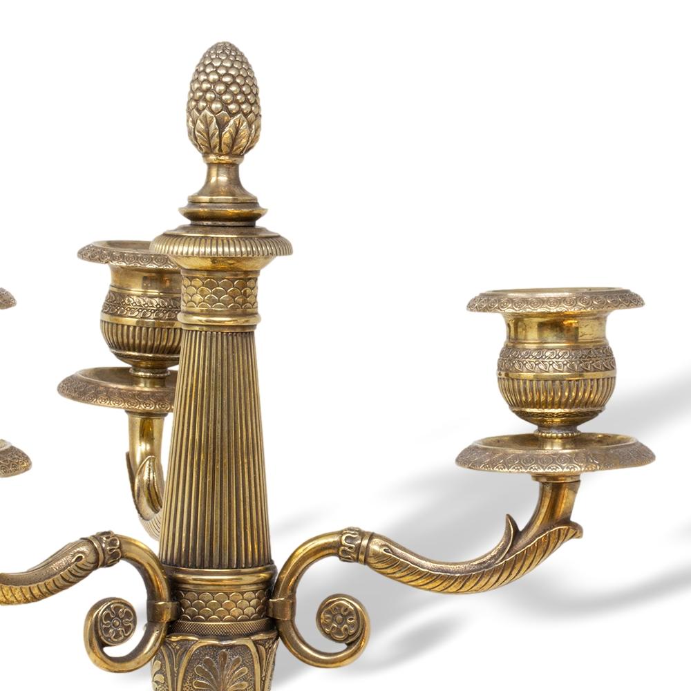 Paar französische Empire-Kronleuchter aus Bronze und vergoldetem Quecksilber im Angebot 8