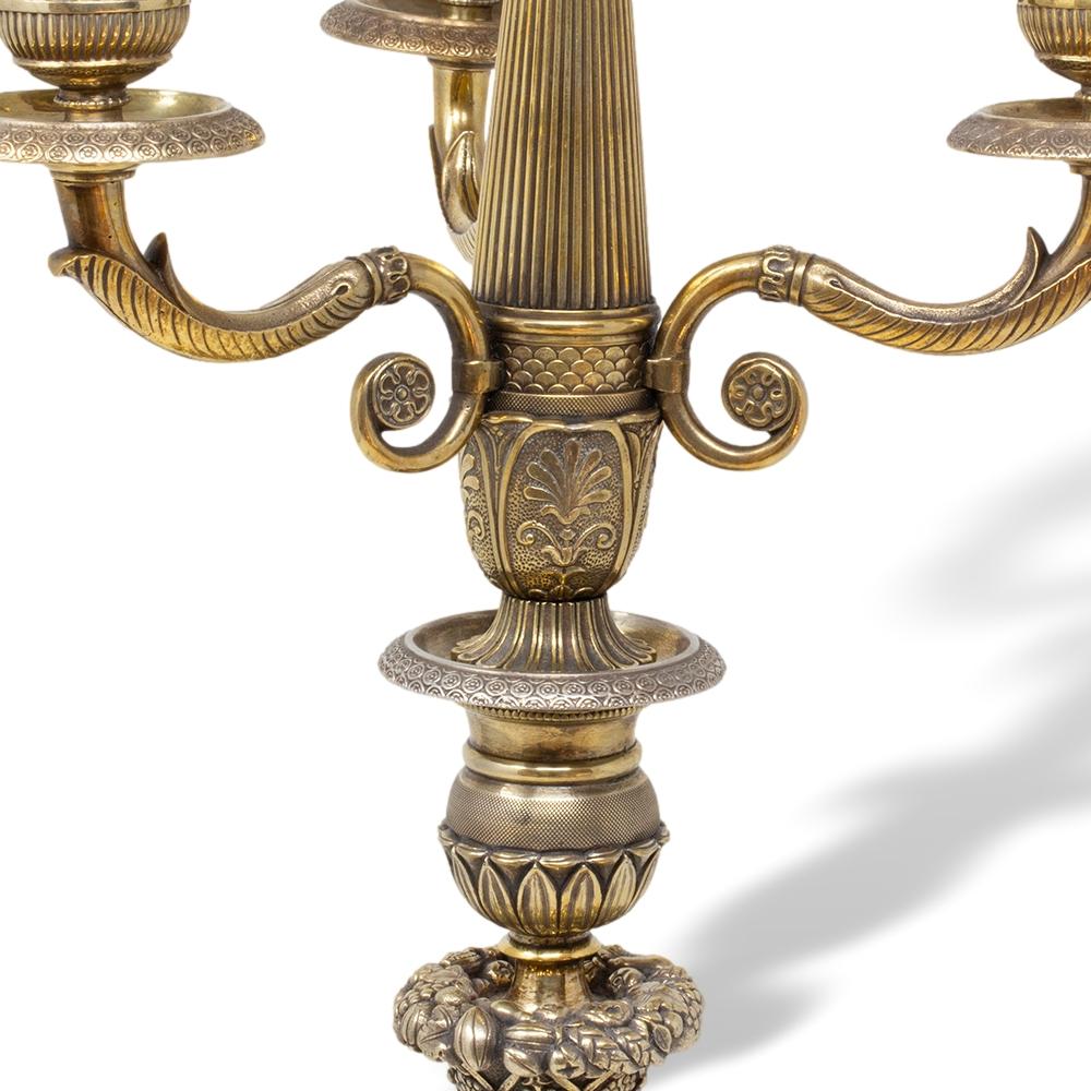 Paar französische Empire-Kronleuchter aus Bronze und vergoldetem Quecksilber im Angebot 9