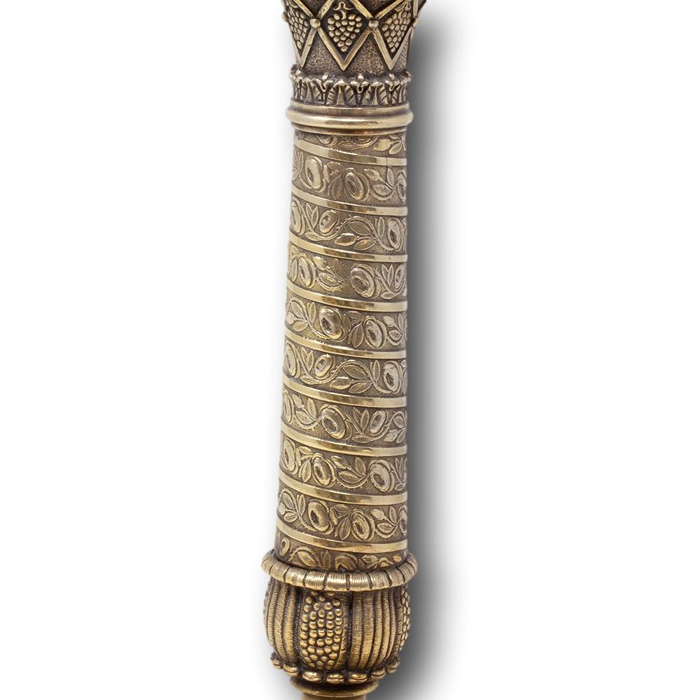 Paar französische Empire-Kronleuchter aus Bronze und vergoldetem Quecksilber im Angebot 11