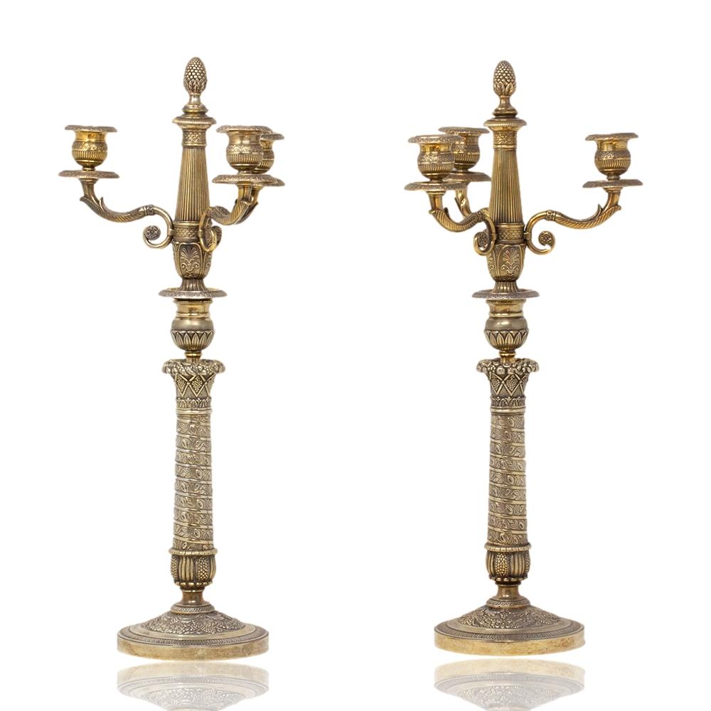 Paar französische Empire-Kronleuchter aus Bronze und vergoldetem Quecksilber (Französisch) im Angebot