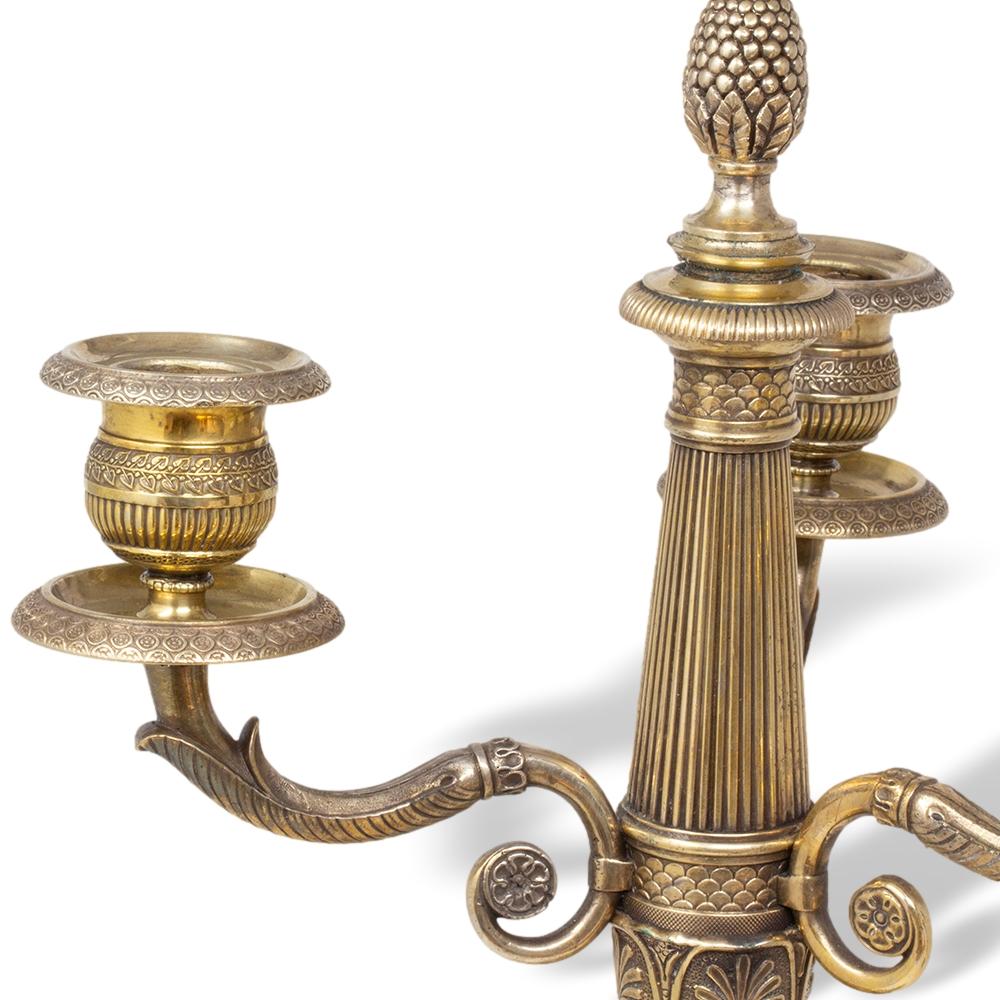 Paar französische Empire-Kronleuchter aus Bronze und vergoldetem Quecksilber im Angebot 2