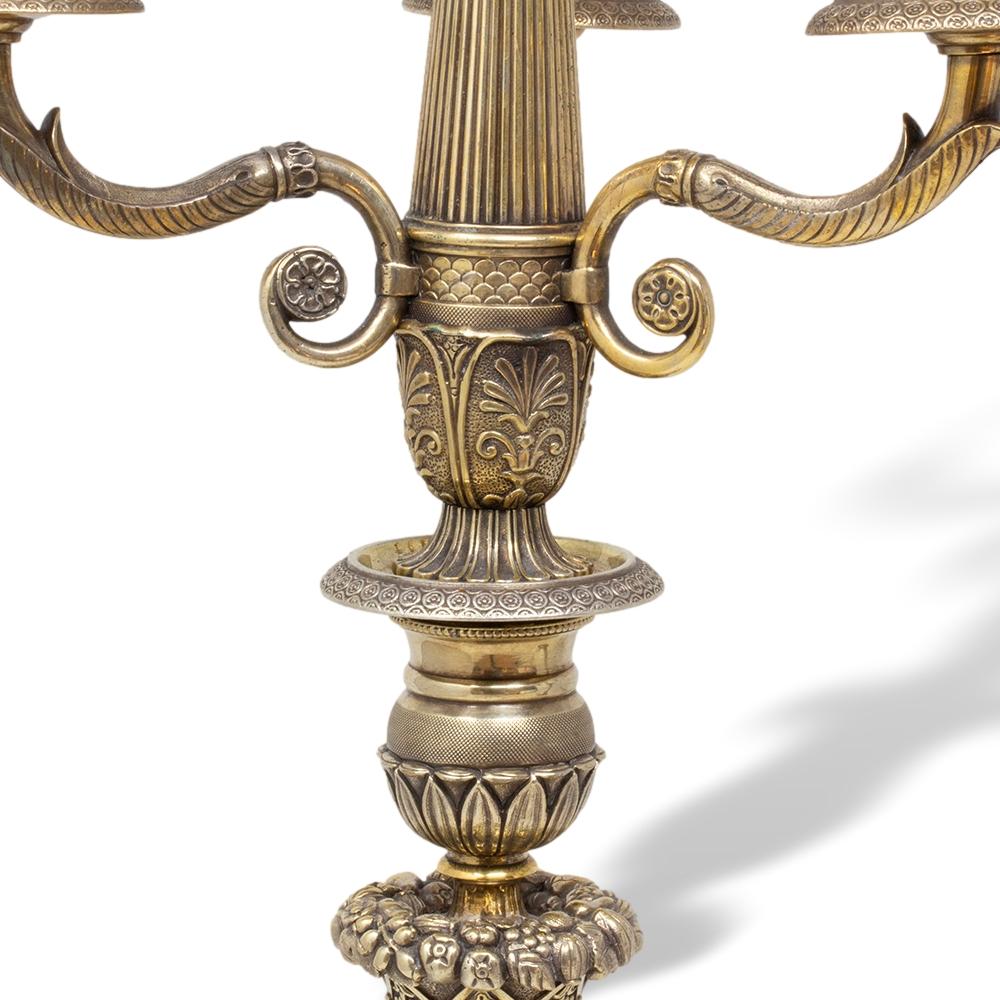 Paar französische Empire-Kronleuchter aus Bronze und vergoldetem Quecksilber im Angebot 3