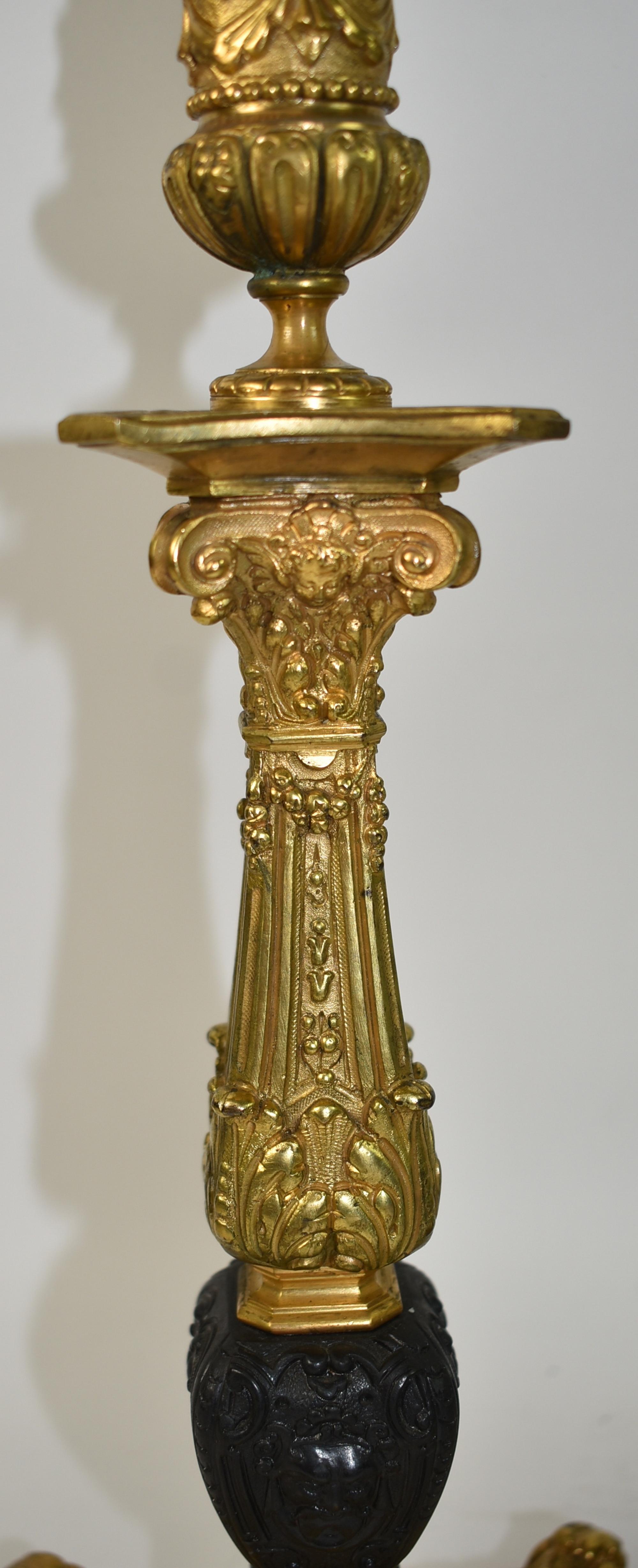 Paar französische Empire-Kerzenständer aus Bronze (19. Jahrhundert) im Angebot