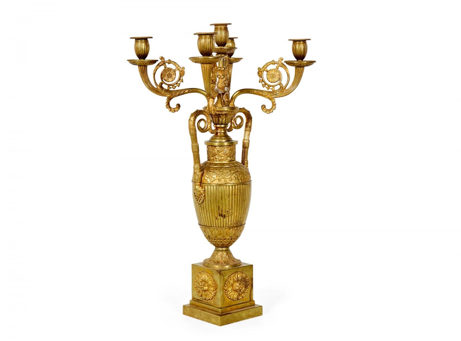 Francese Pair of French Empire Bronze Dore Urn Candelabras in vendita