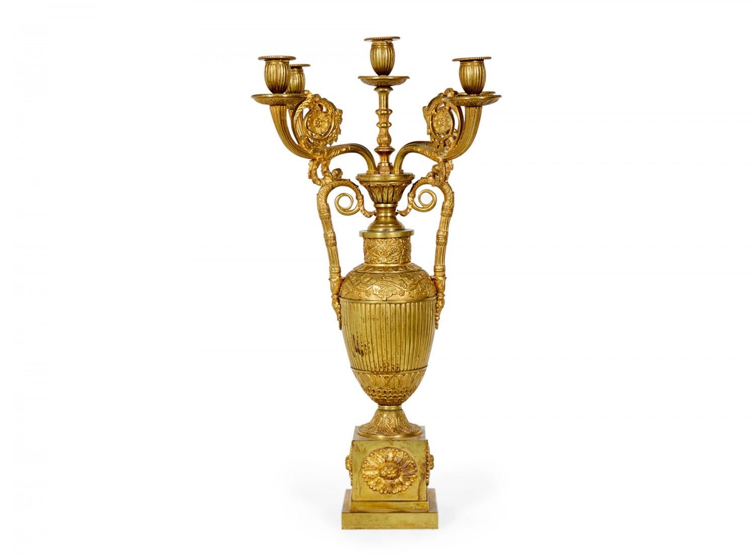 Pair of French Empire Bronze Dore Urn Candelabras In condizioni buone in vendita a Queens, NY