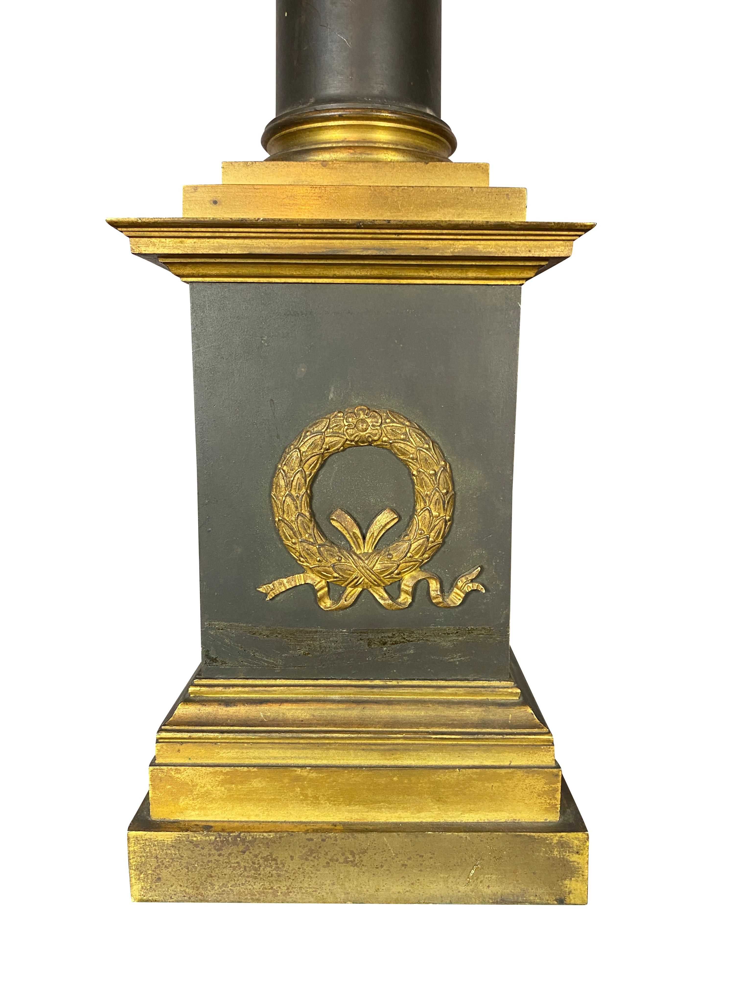 Paar französische Empire-Tischlampen aus Bronze (Französisch)
