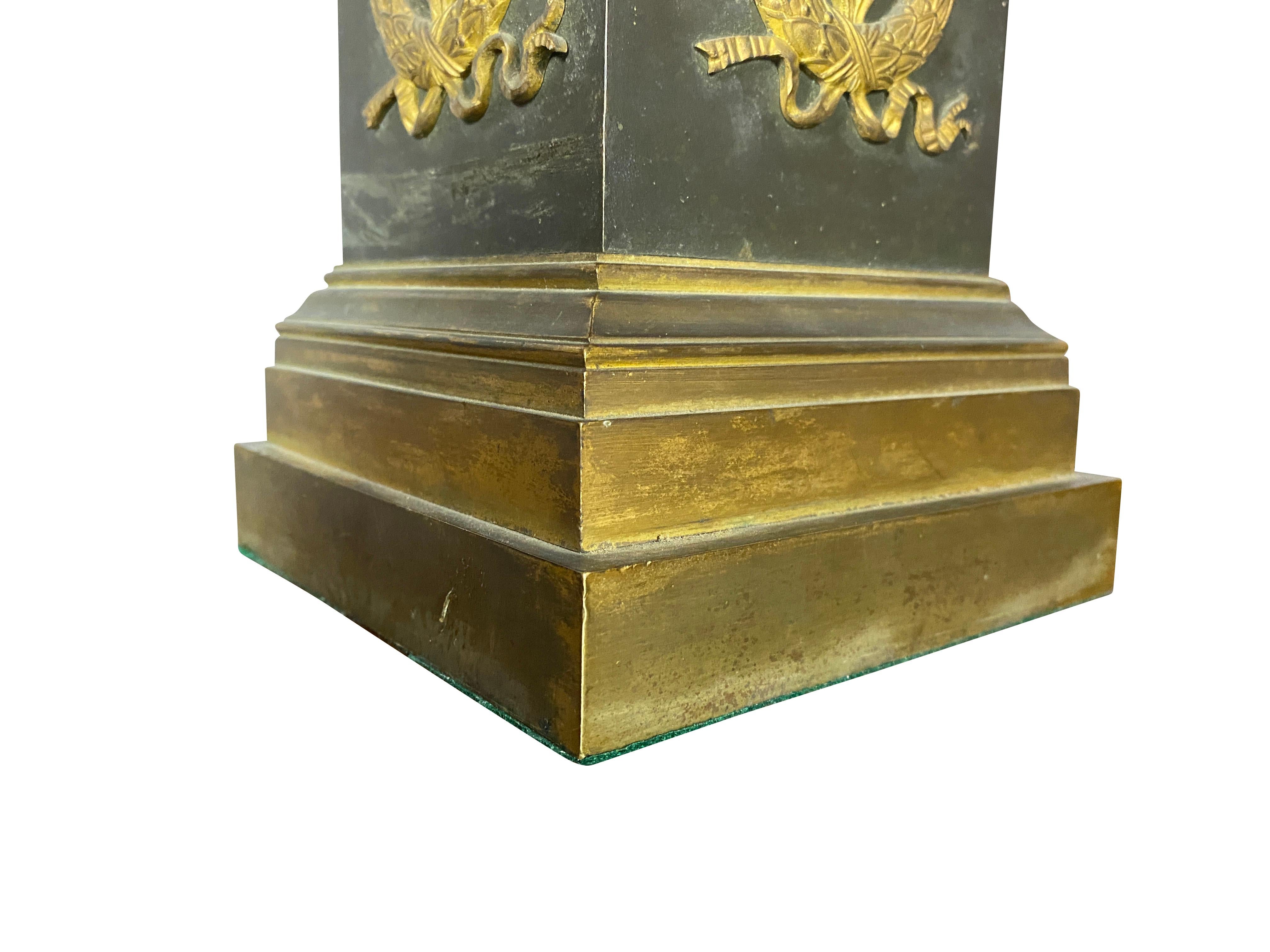 Paar französische Empire-Tischlampen aus Bronze 3
