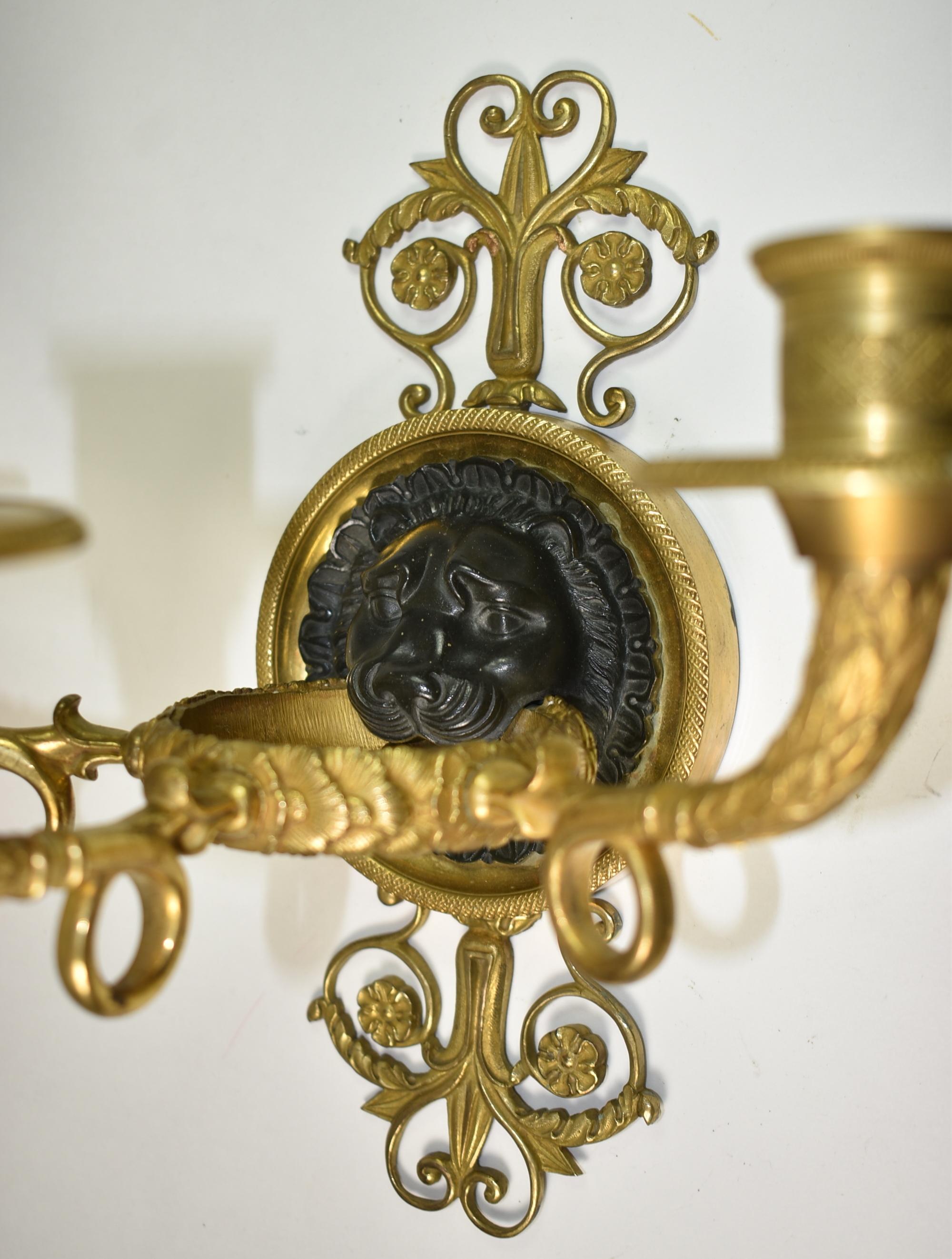 Coppia di applique francesi in bronzo Impero in vendita 1
