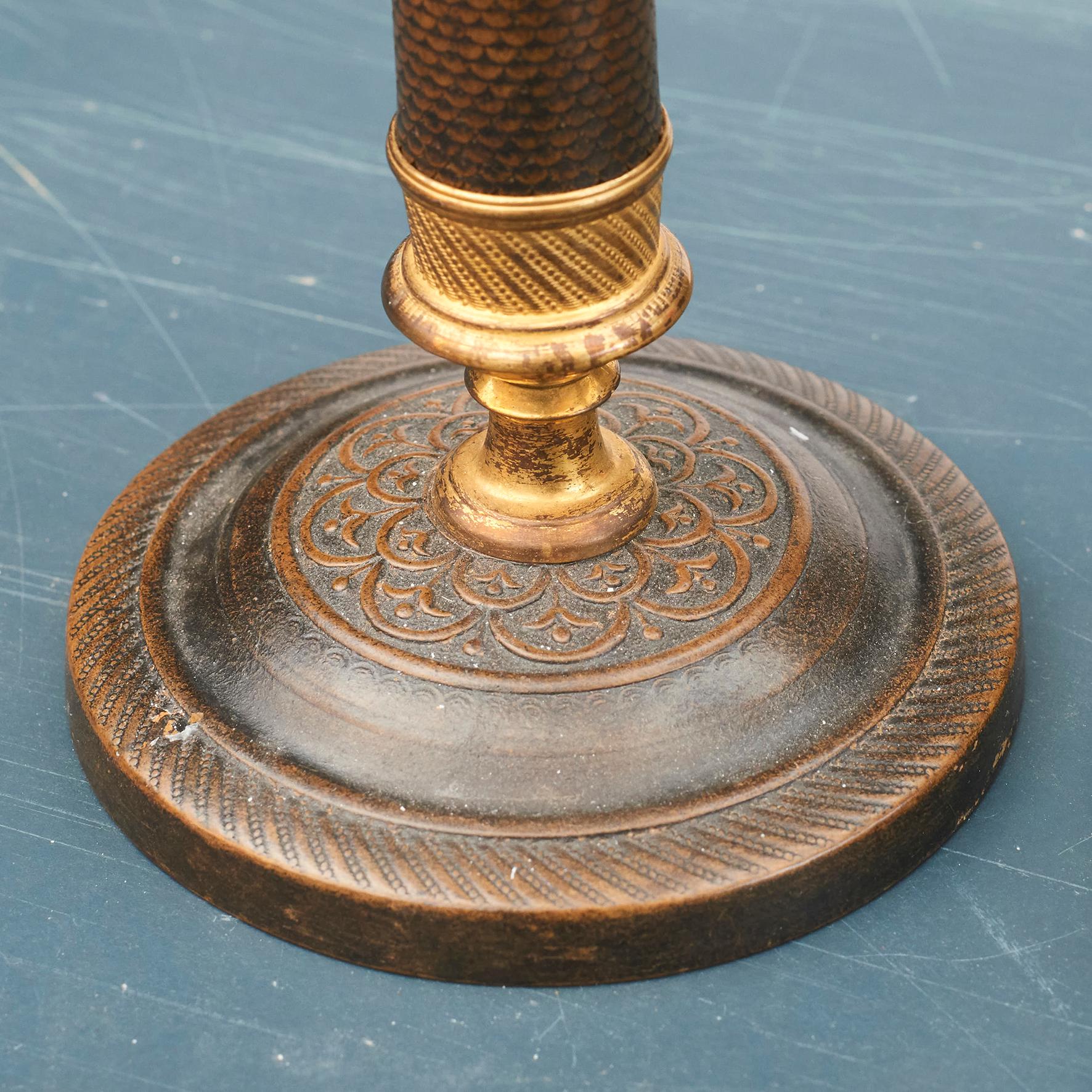 Pair of French Empire candlesticks in gilt and burnished bronze. Column covered with imitated snakeskin.
France, 1810-1820.
Sold as a pair.