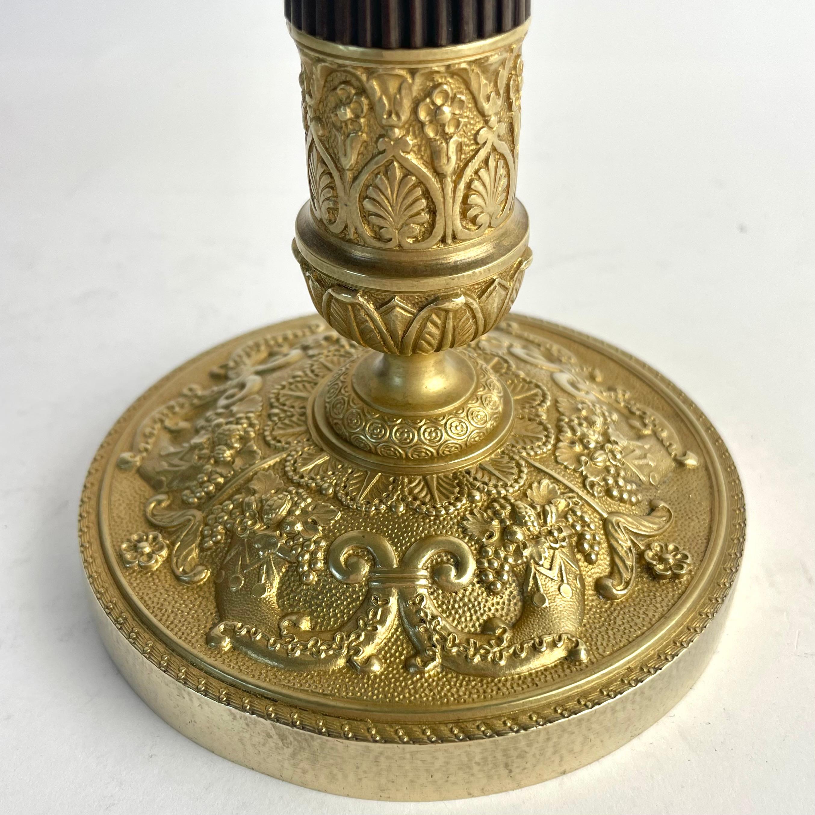Pair of French Empire Candlesticks in Gilt and Patinated Bronze, circa 1820 For Sale 1