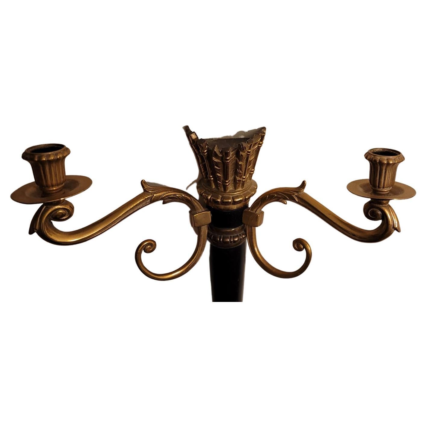 Paire d'appliques à bougie de style Empire français en bronze doré à feuilles ébénisées en vente 1
