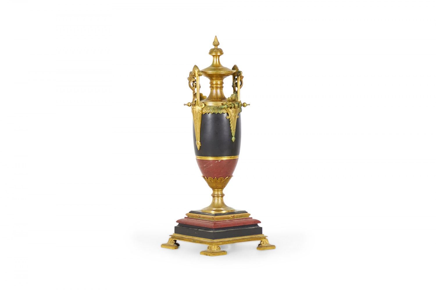 Dorato Pair of French Empire Gilt Bronze and Marble Urns in vendita