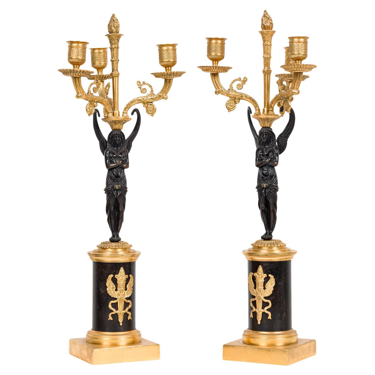 Coppia di candelabri francesi Impero in bronzo dorato e ormalù