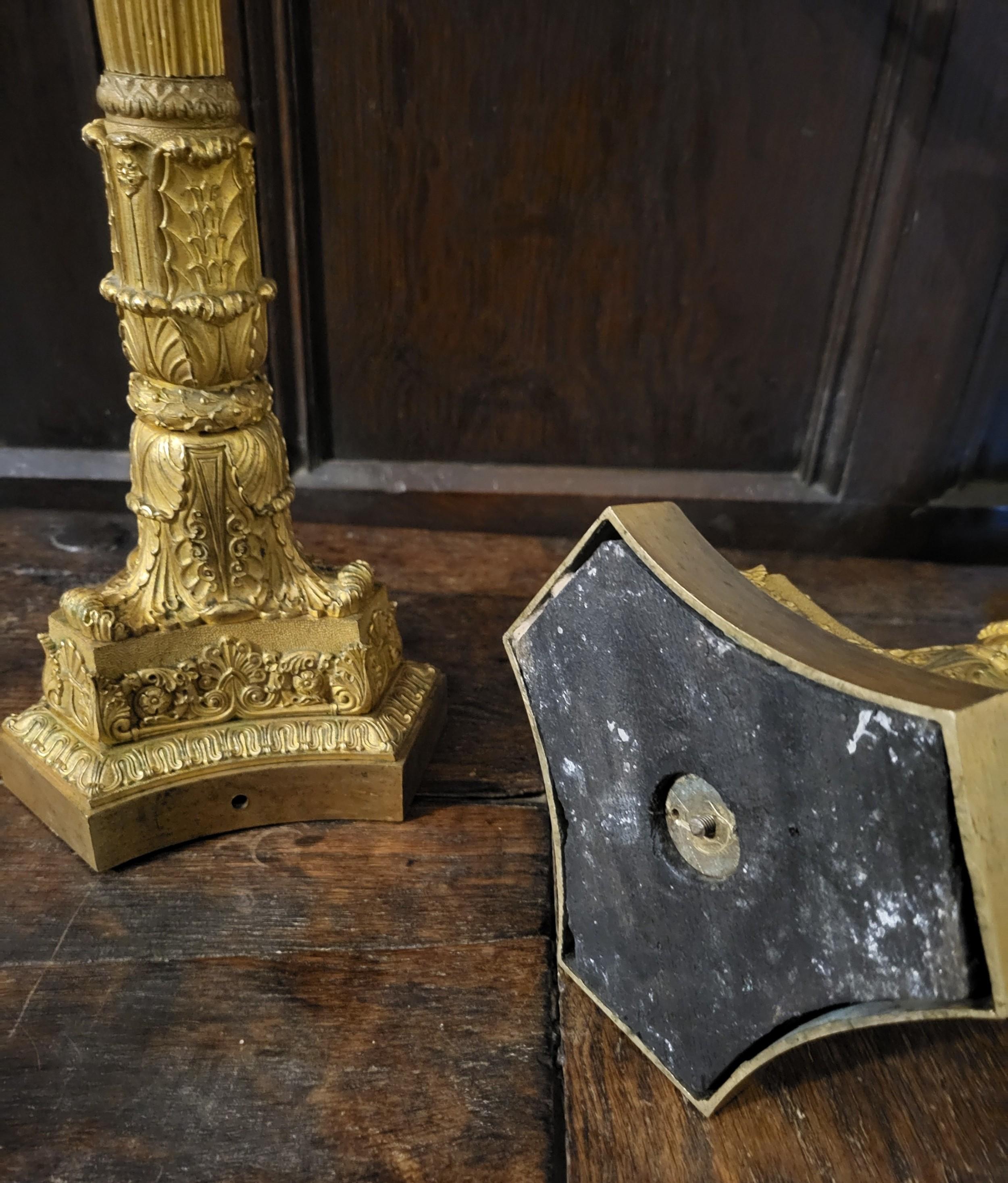 Néo-empire Paire de candélabres Empire français en bronze doré  en vente