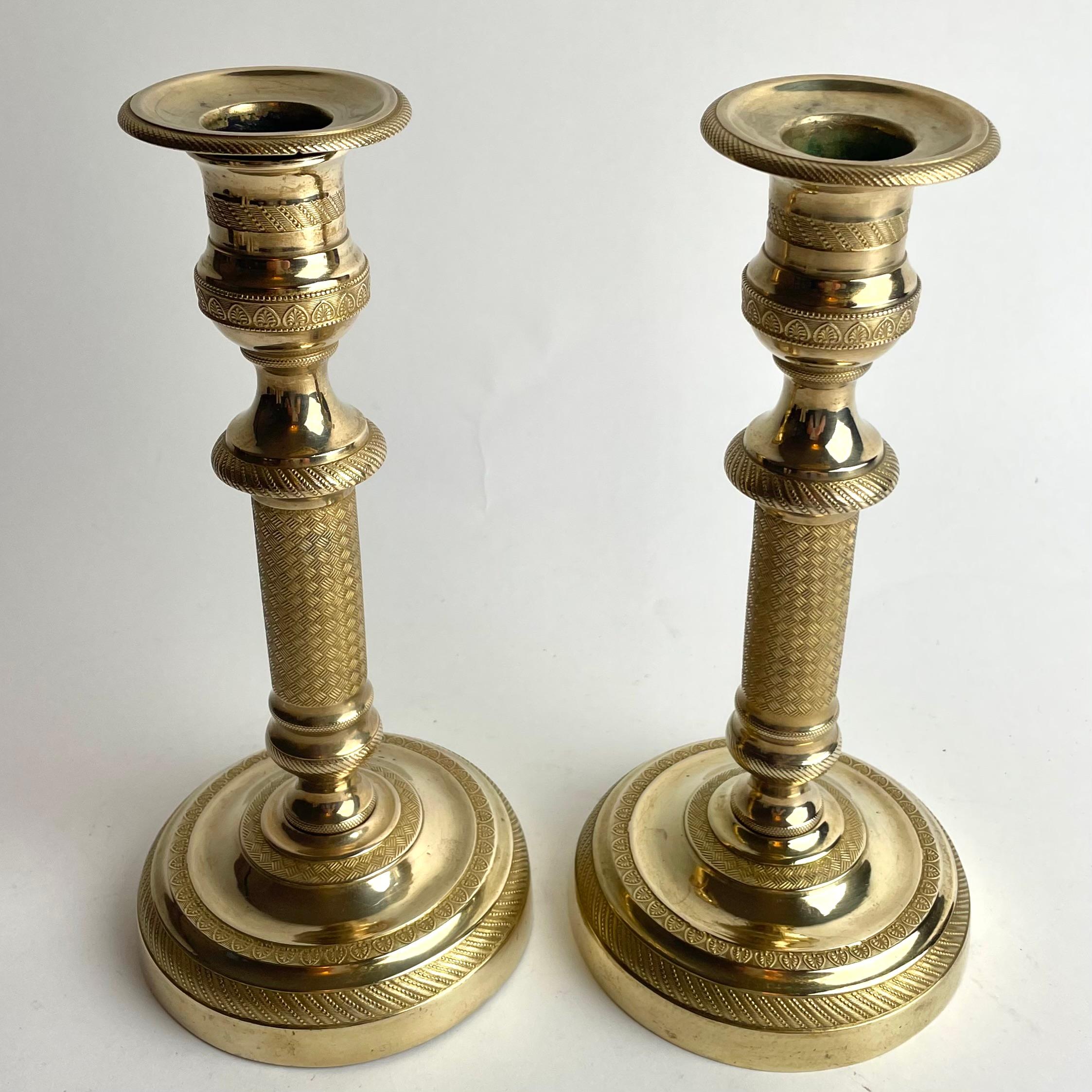 Stile impero Pair of French Empire Gilt Bronze Candlesticks, 1820s in vendita
